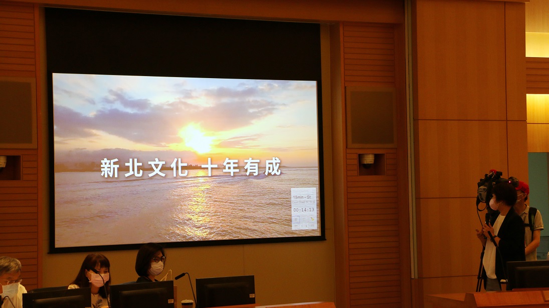 新北市政府文化局局長龔雅雯於市政會議上簡報「2030新北文化願景工程」