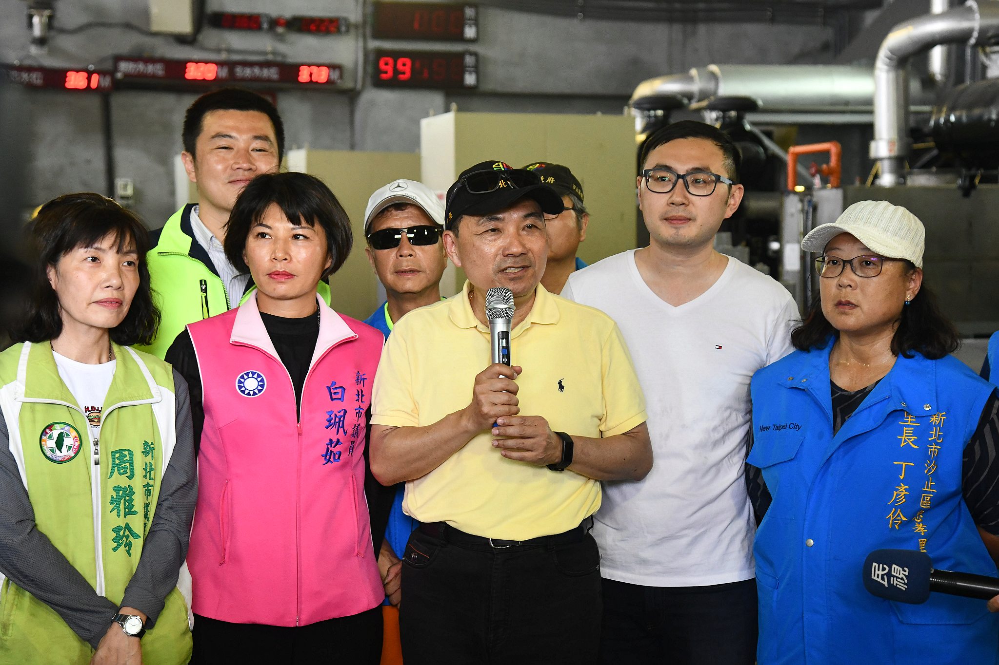 侯友宜市長騎乘自行車沿河濱視察成果，並至武英殿抽水站了解防汛整備情形。