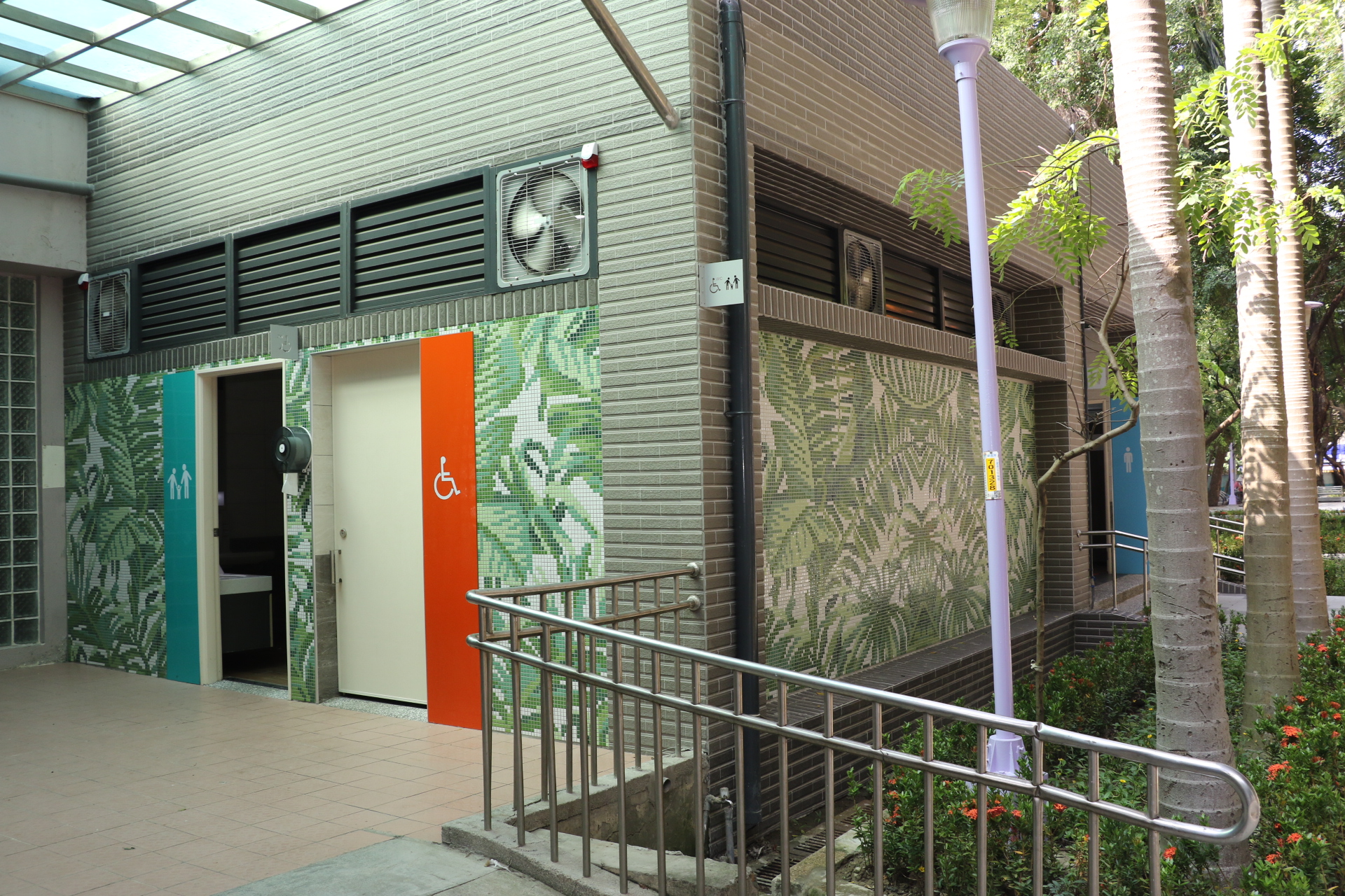 民生公園新廁所融合景觀  以叢林為設計元素
