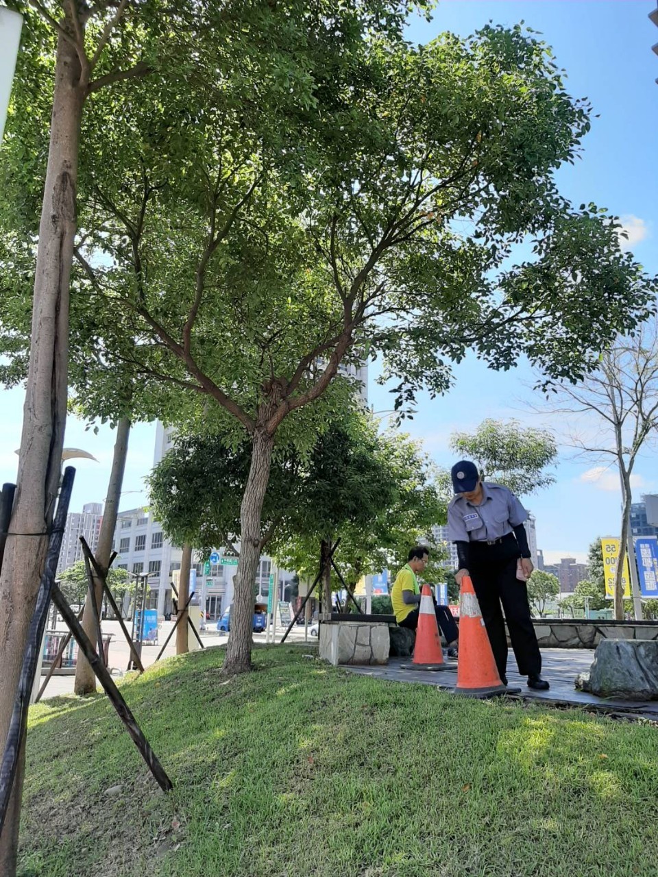 保全人員巡邏保障民眾安全