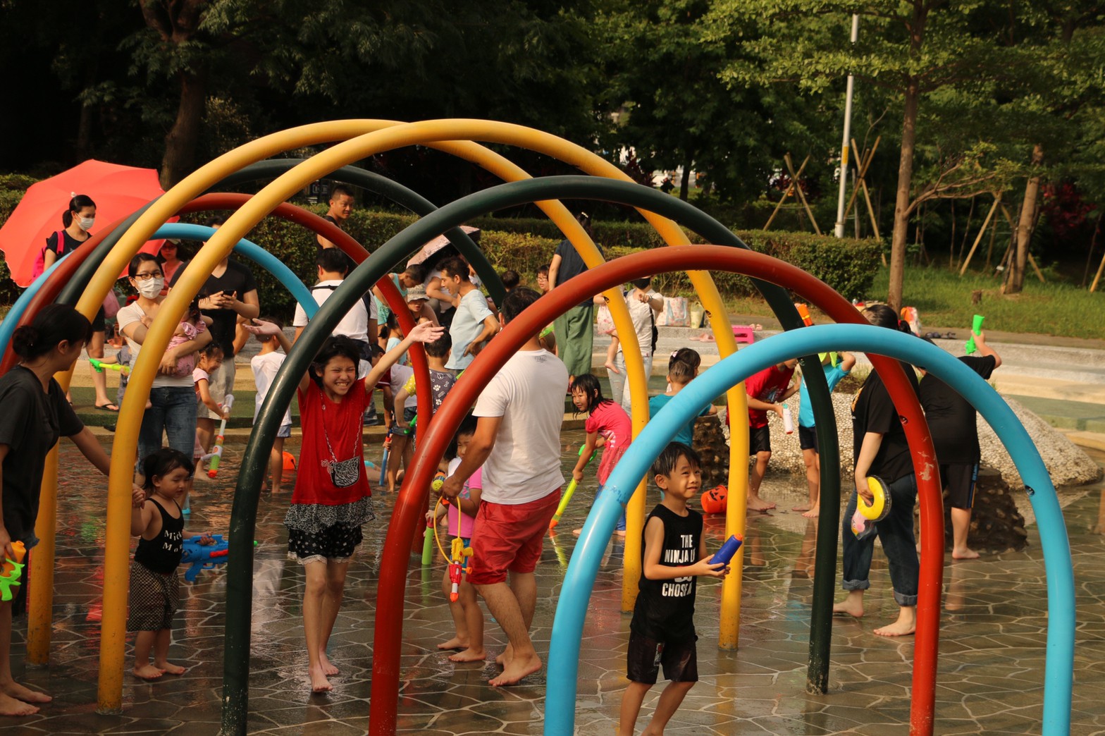「塭仔底濕地公園」位於新莊區的副都心，是中港大排附屬的公共設施