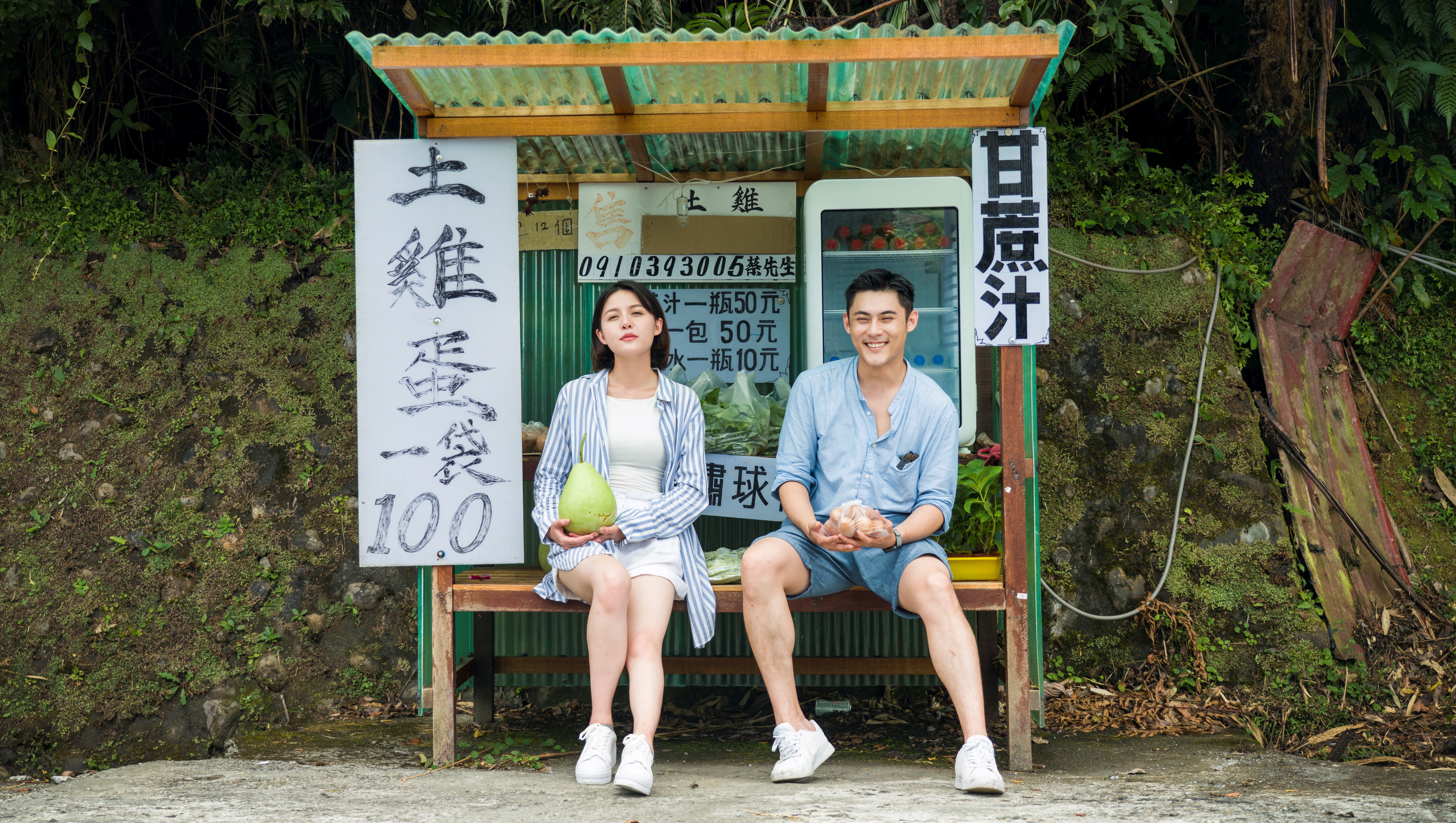 主持人陳奕與戴湘儀在雙溪良心商店闖關挑戰。