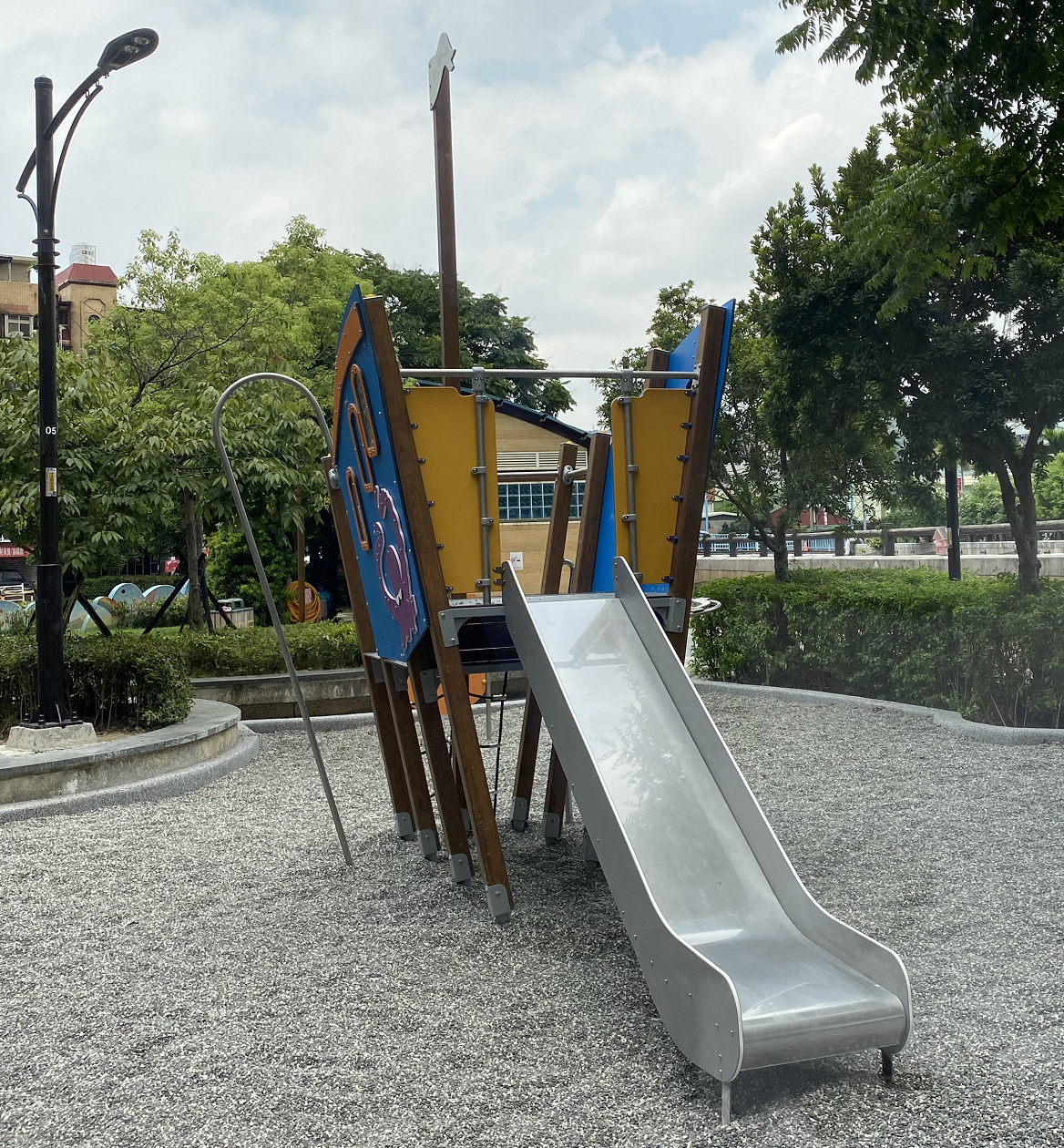 建福公園-船型遊具