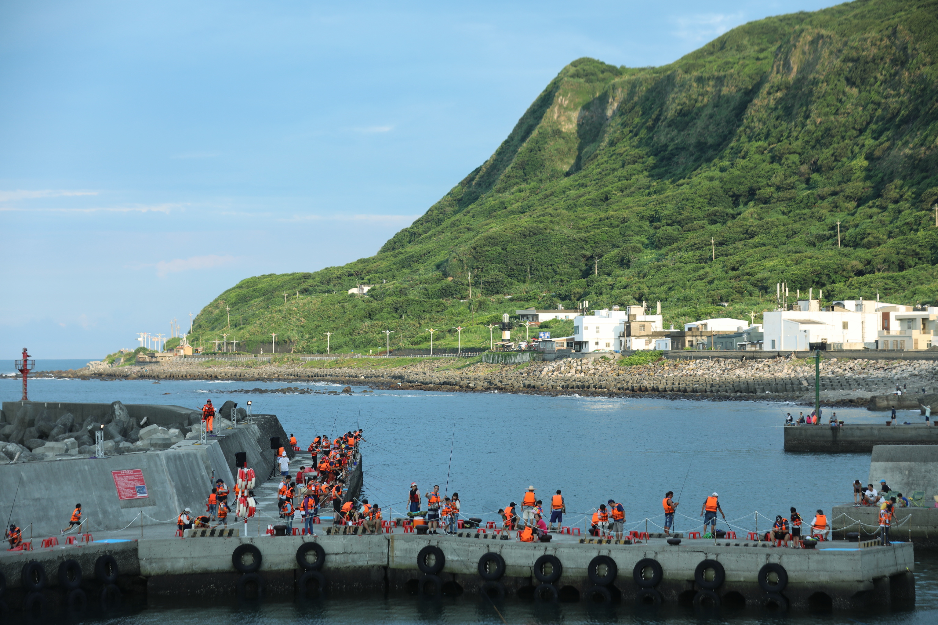 「青春山海線嗨漁港–草里釣魚吧」系列活動今(26)日在石門區草里漁港熱鬧登場。