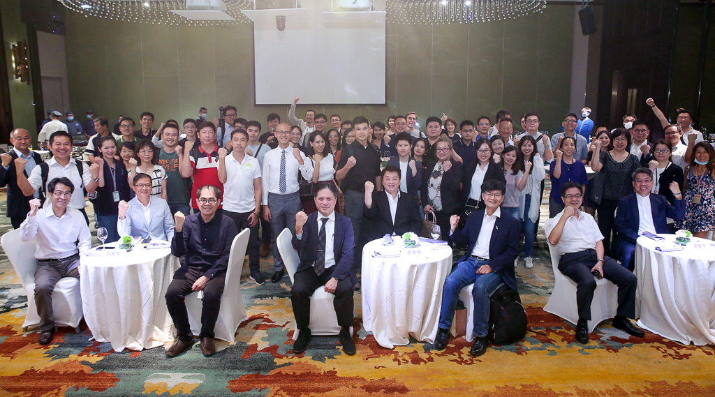 MIT REAP新北市 x Global Hack 2020 交流晚宴與會貴賓合影.