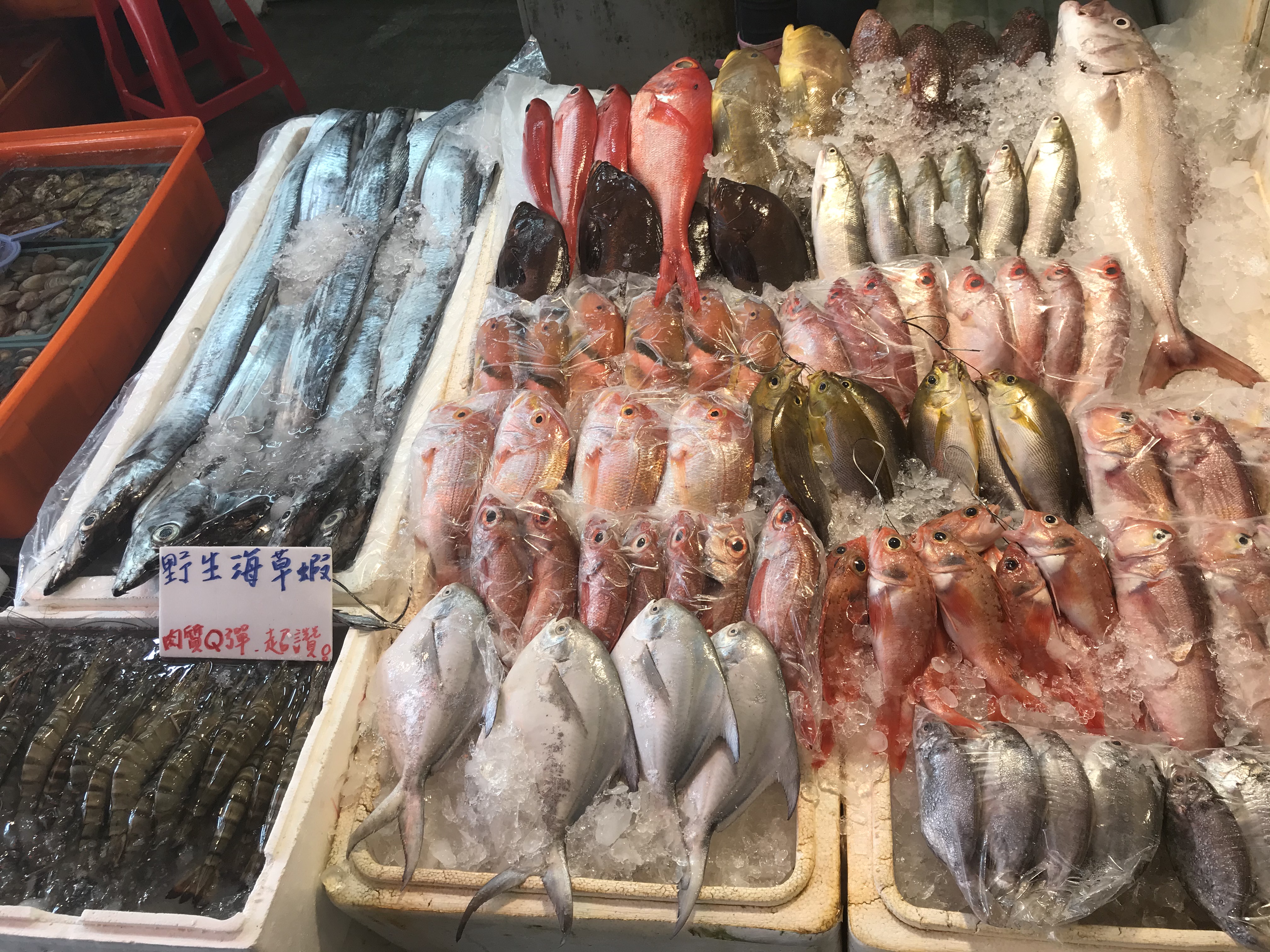 市集魚貨新鮮多元，是採買海鮮的熱門景點1