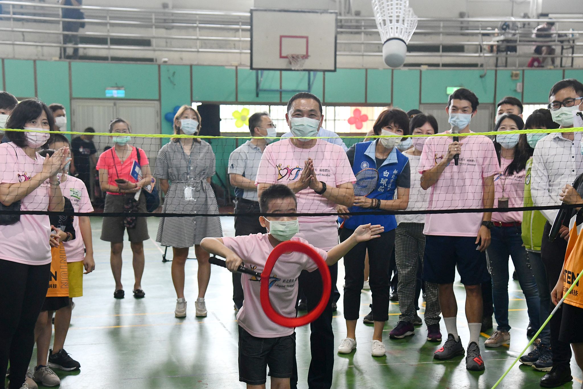 侯友宜與身障生進行闖關活動