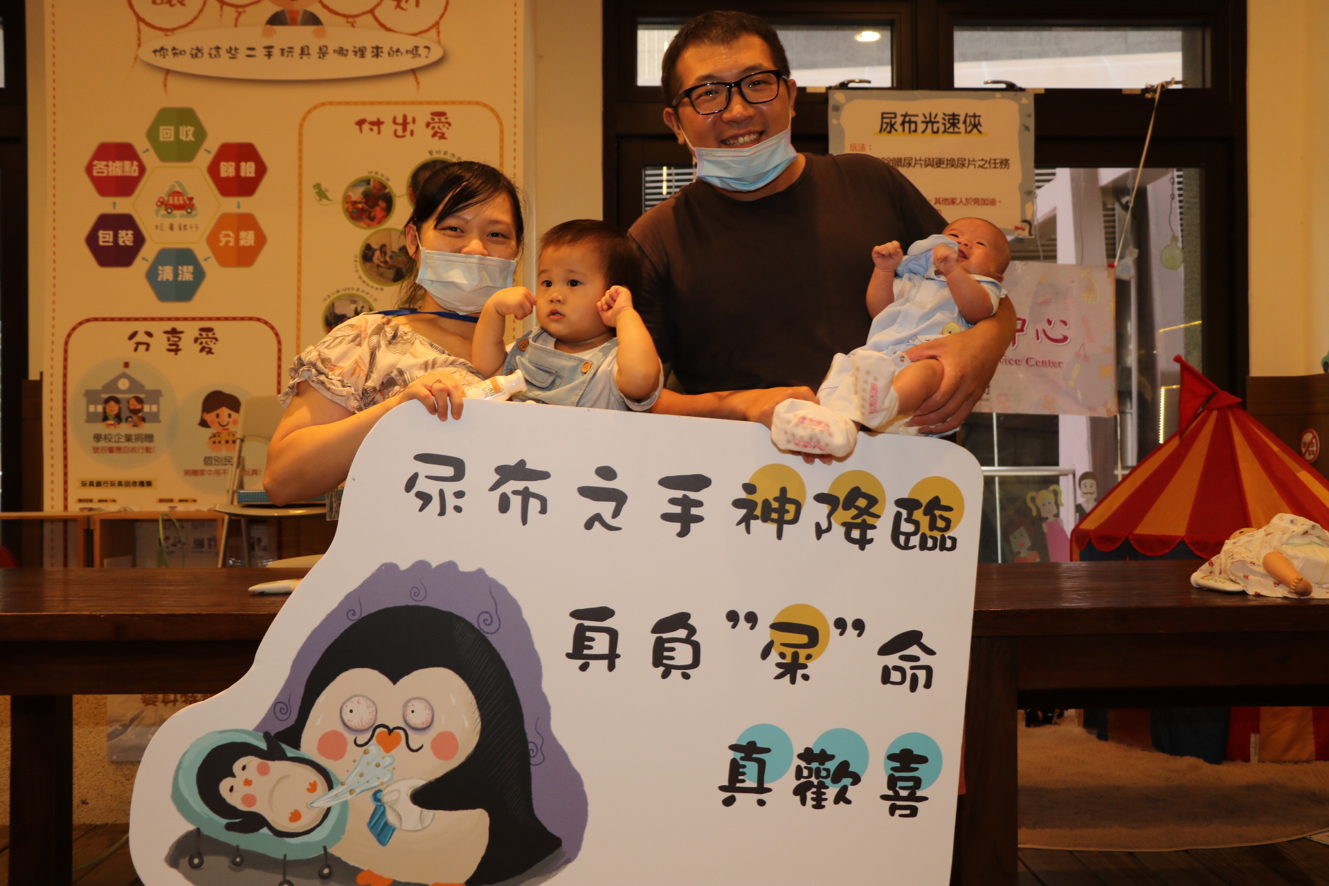張瑋昕雖是職業軍人 但換尿片溫柔的動作卻讓媽媽自嘆弗如  贏得「身負屎命」獎