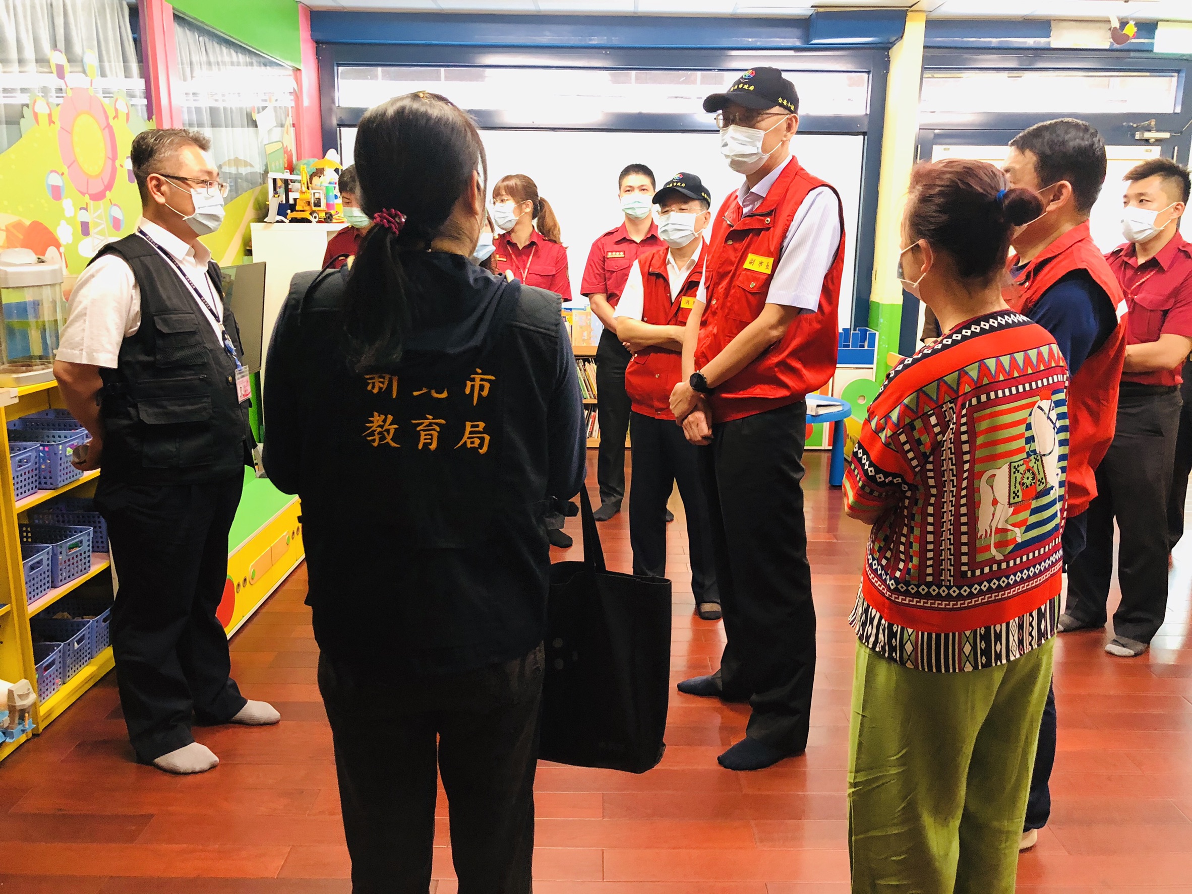 3.新北市政府今日進行幼兒園公安聯合稽查，由副市長謝政達率隊帶領教育局、消防局及工務局突擊幼兒園，進行園務查核及公共消防安全檢查