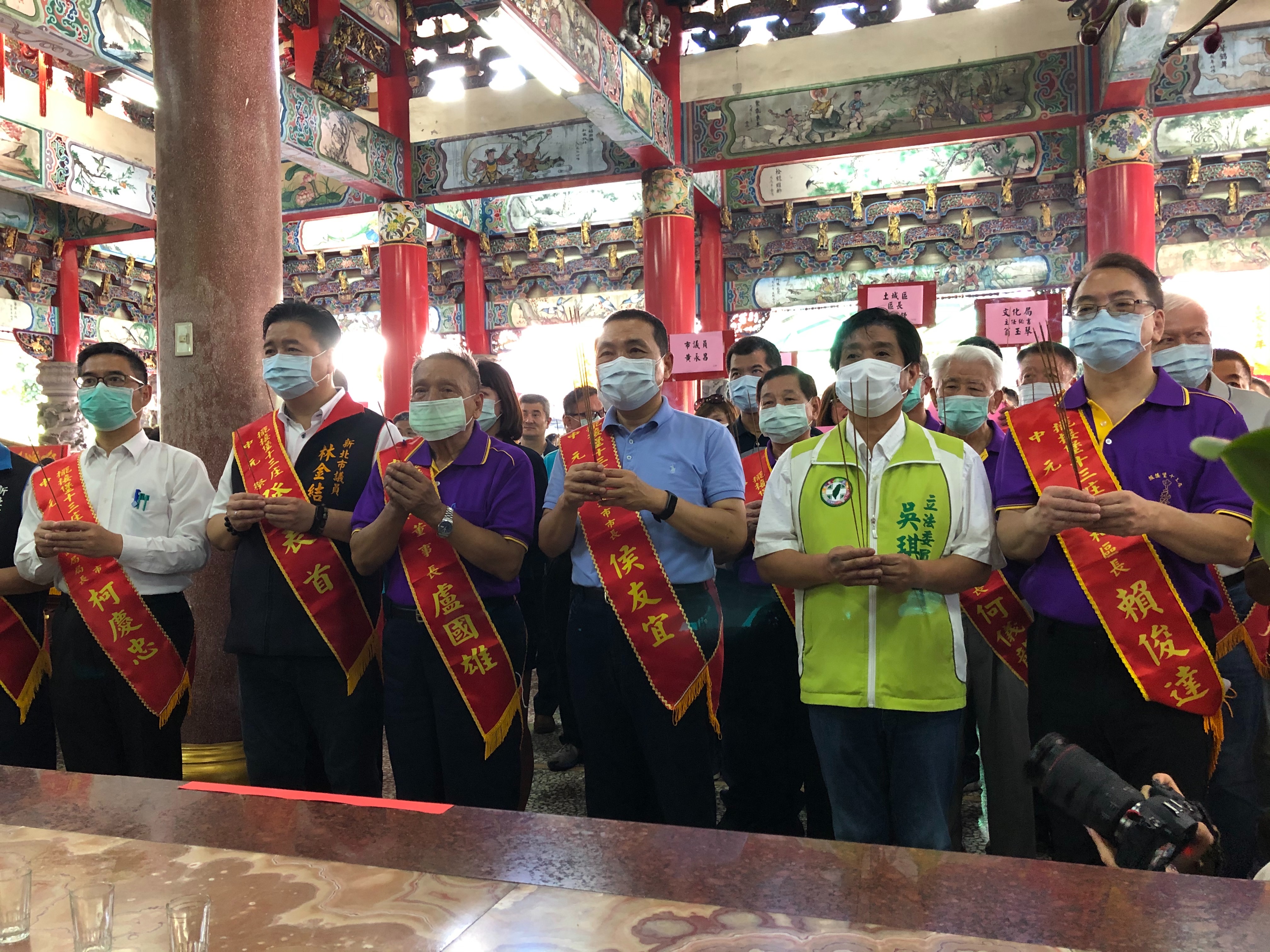 市長侯友宜今（31）日特別前往土城大墓公中元祭典參香祈福，感念大墓公祖對擺接地區的慈悲護佑。