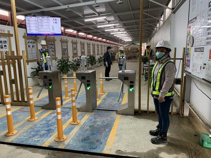 建國工程運用人臉辨識系統及門禁設備管制人員進場情形