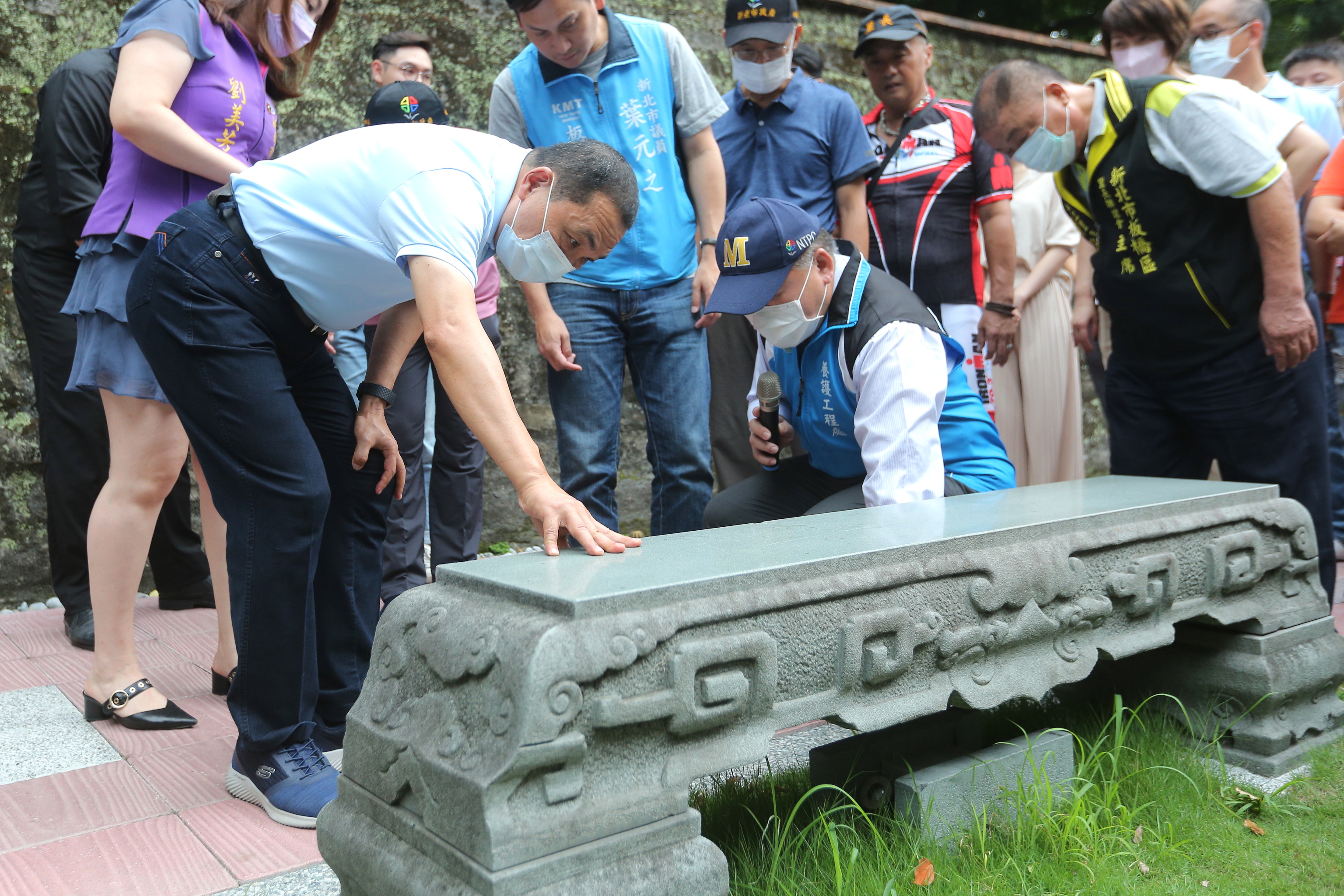 侯友宜市長實地勘查板橋區林家花園周邊人行環境及景觀改善工程。
