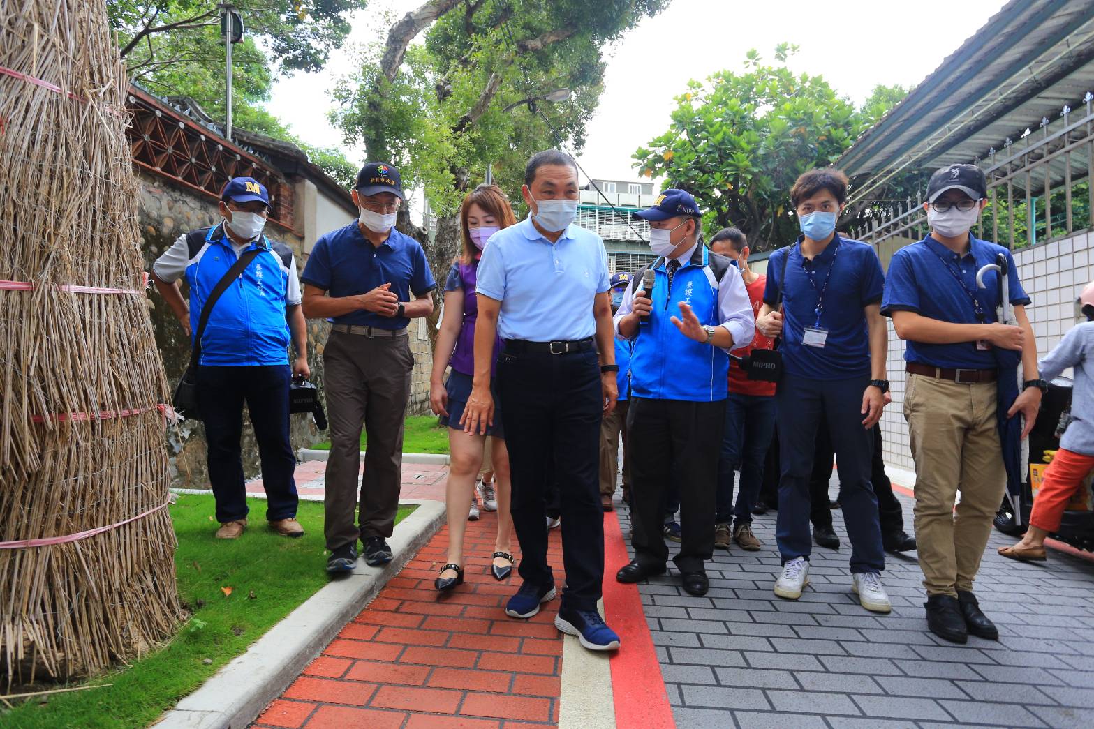 新北市長侯友宜13日上午前往板橋林家花園視察府中美學示範基地相關工程進度。
