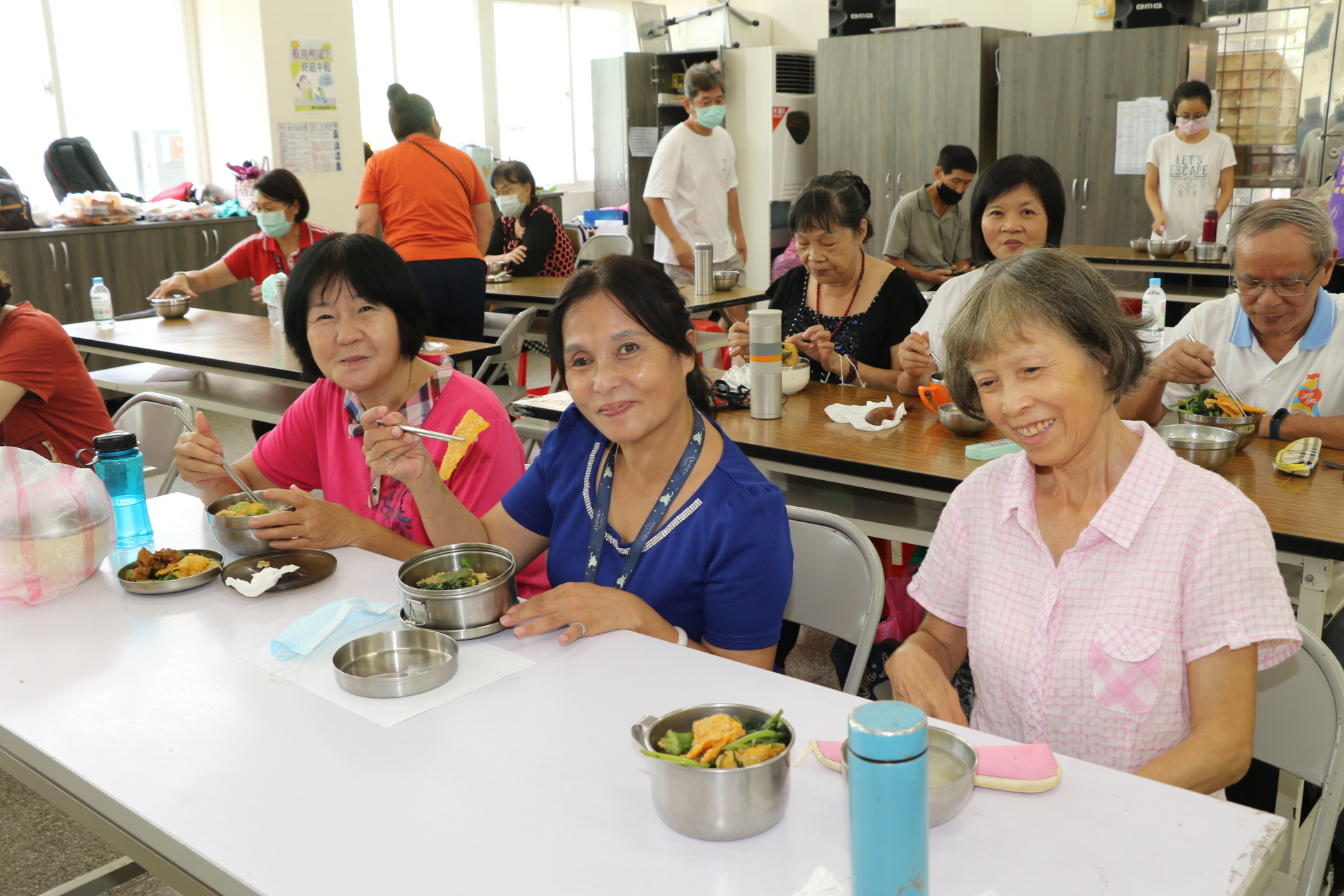 畫眉鳥晚香玉協會老人共餐點加入惜食廚房  長輩吃得既健康美味又開心