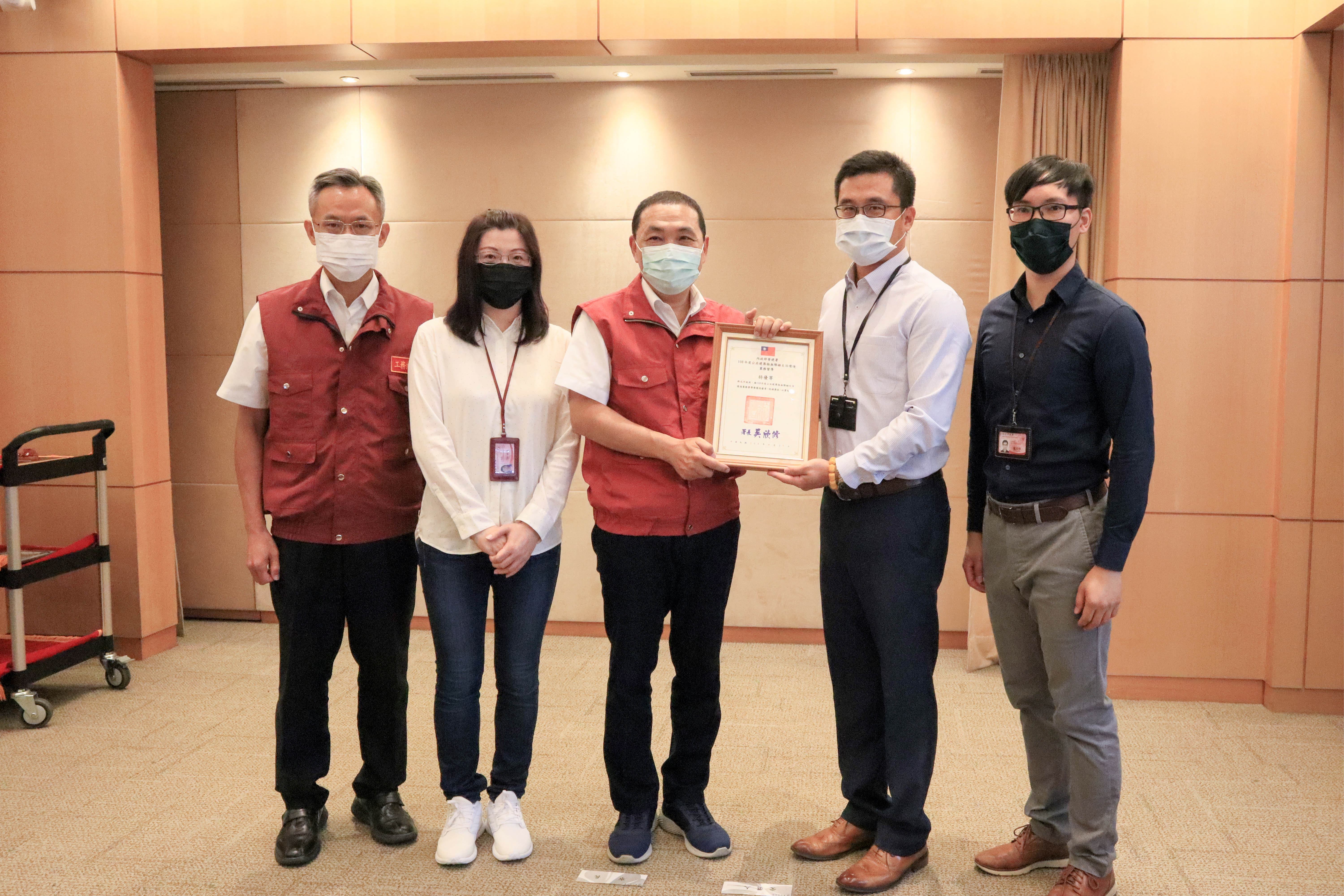 工務局推動無障礙環境成效獲得中央營建署肯定，已連續9年經內政部營建署考核為「特優」等，並連續蟬聯6年全國第一。