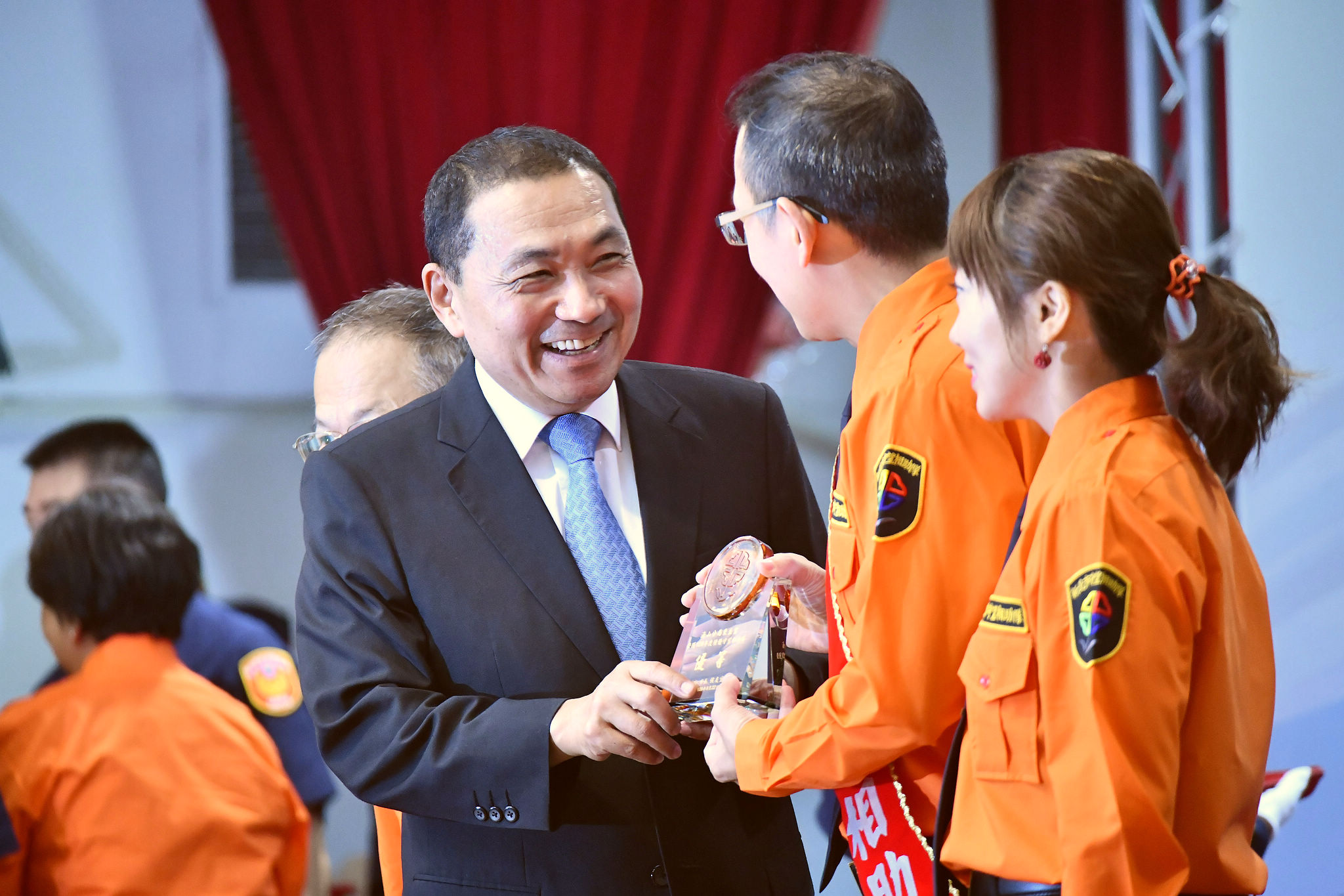 侯友宜前往表揚60位受獎守望相助隊隊（里）長，感謝他們為轄內的治安不辭辛勞、犧牲奉獻。