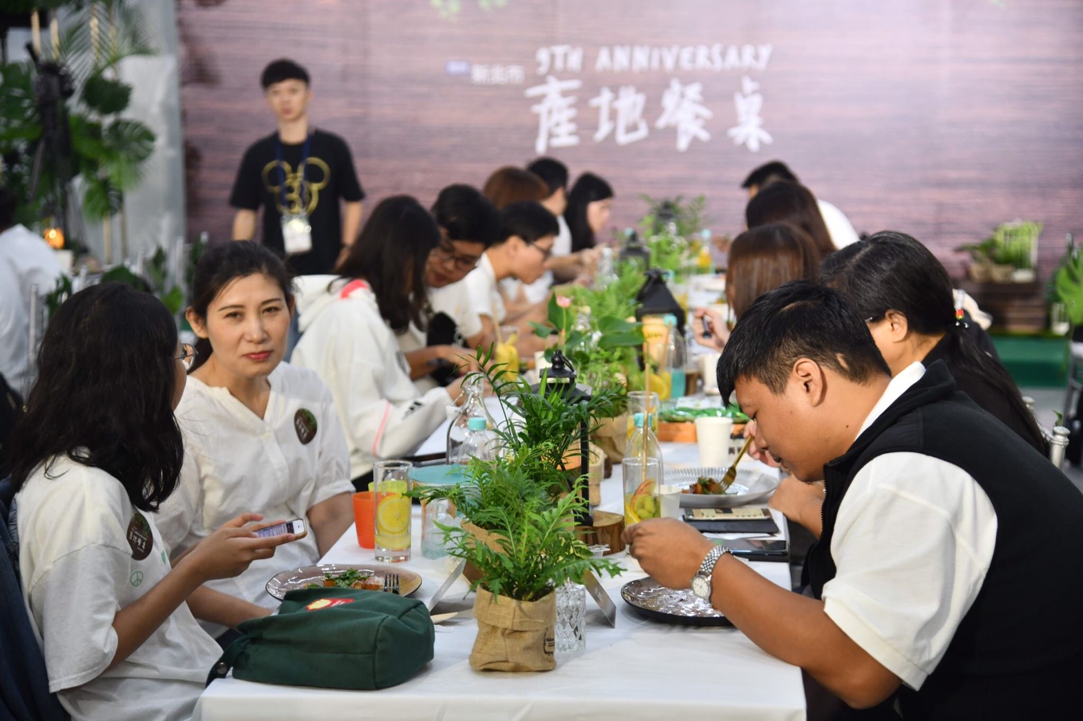 我的新北市9週年邀請40位粉絲饗用新北在地食材創意料理，與粉絲互動、「搏感情」。