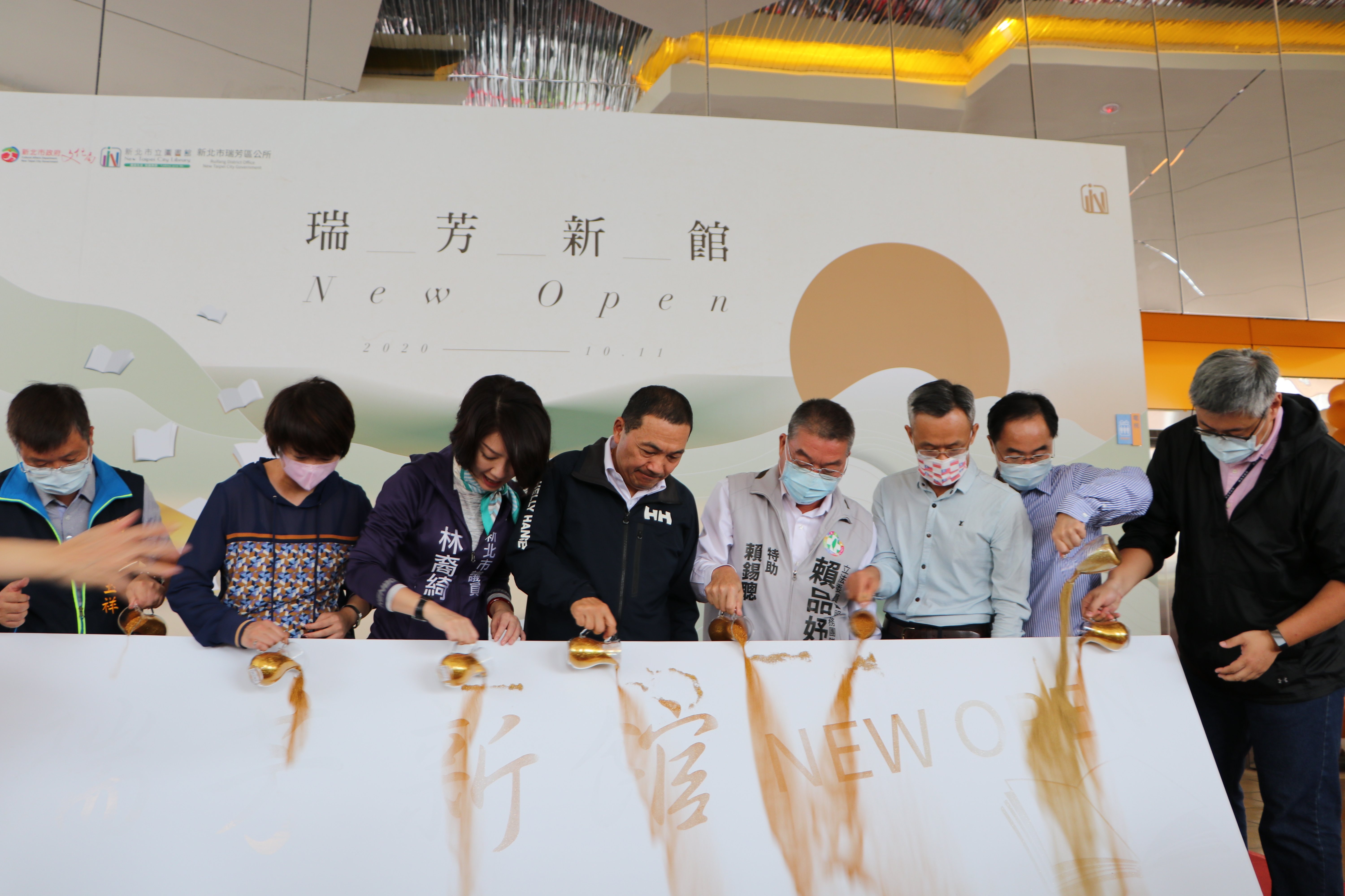 瑞芳分館重新開館，除了重新打造明亮、溫馨的閱讀空間，更變成超酷的「斜槓空間」，除了是圖書館，也是地方民眾活動、交流的休憩場所