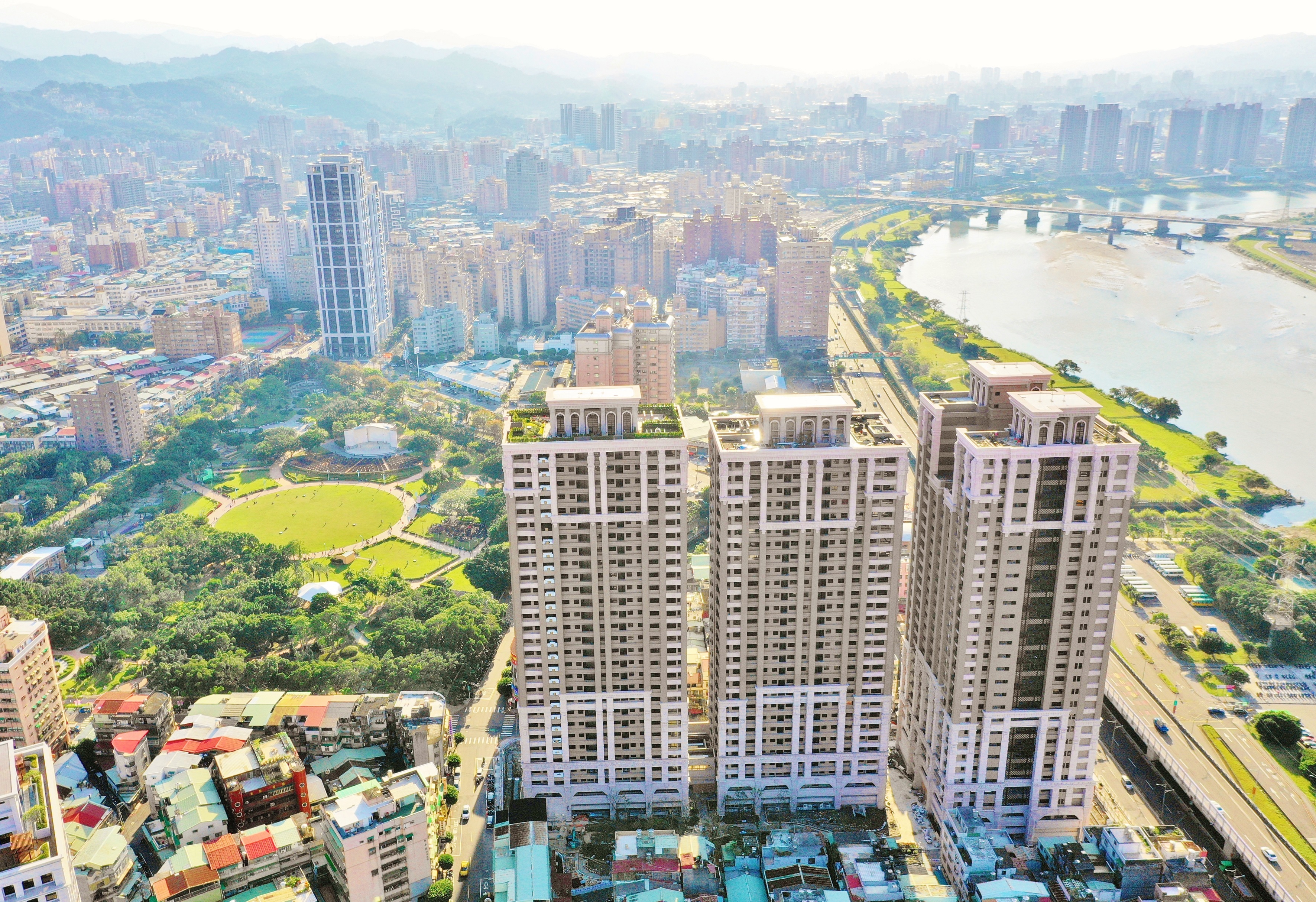 重建後照片-留設大面積開放空間