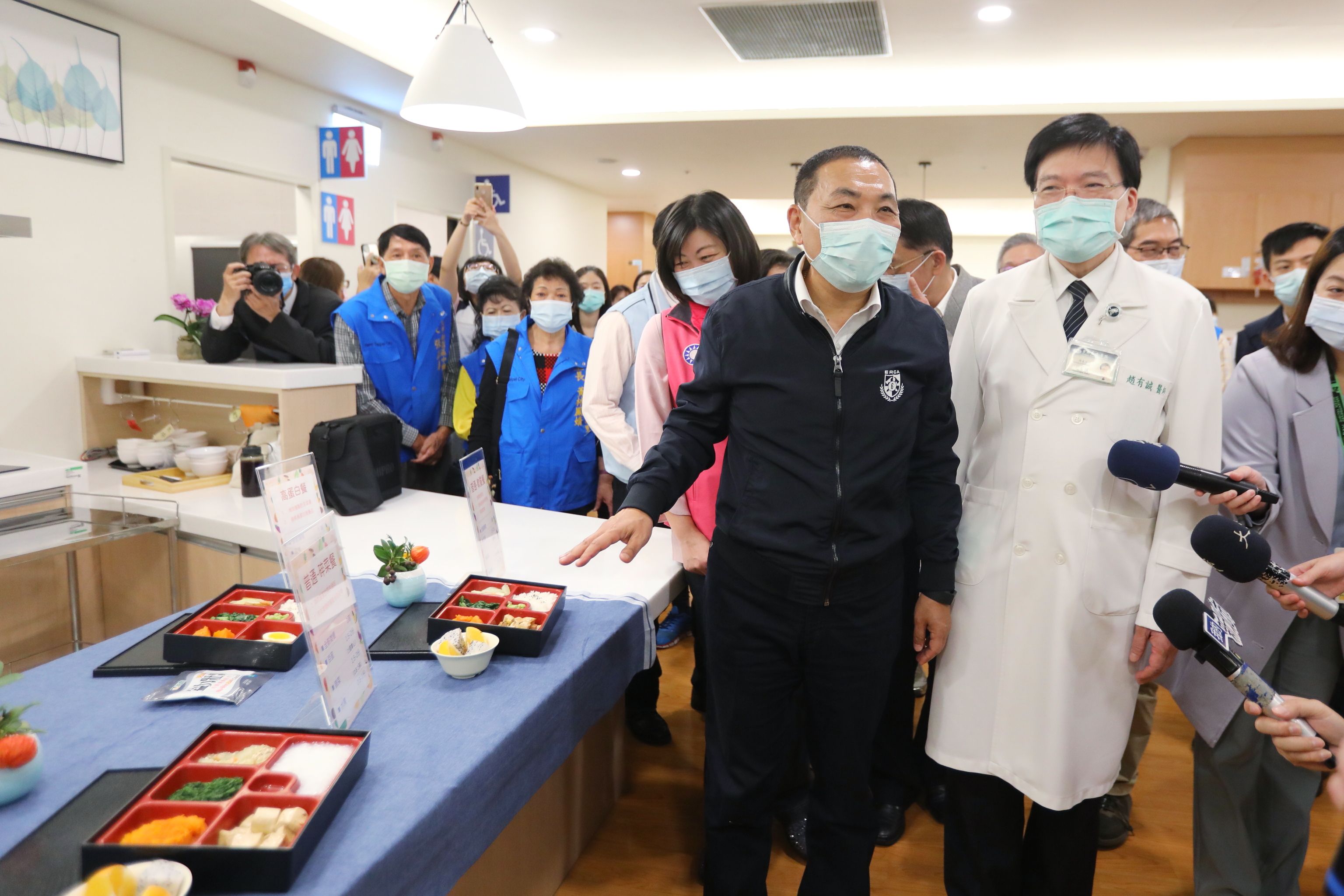 新北市第48間公共托老中心開幕，侯友宜市長參觀中心設備