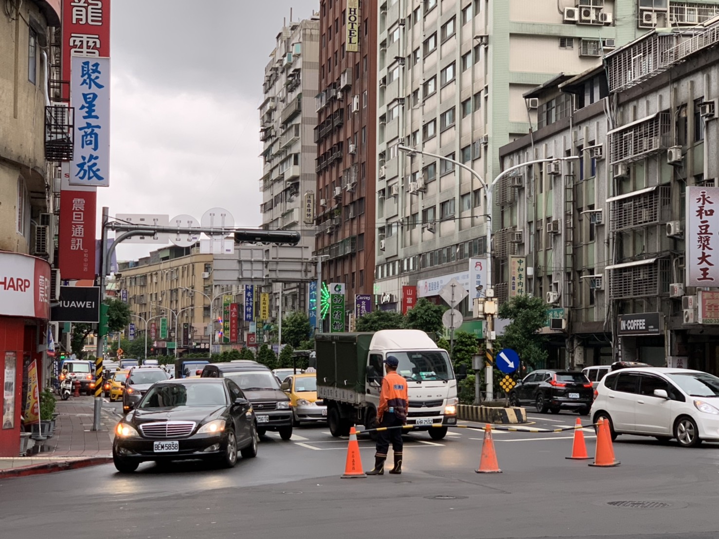 中和景平路往中和方向車道封閉管制