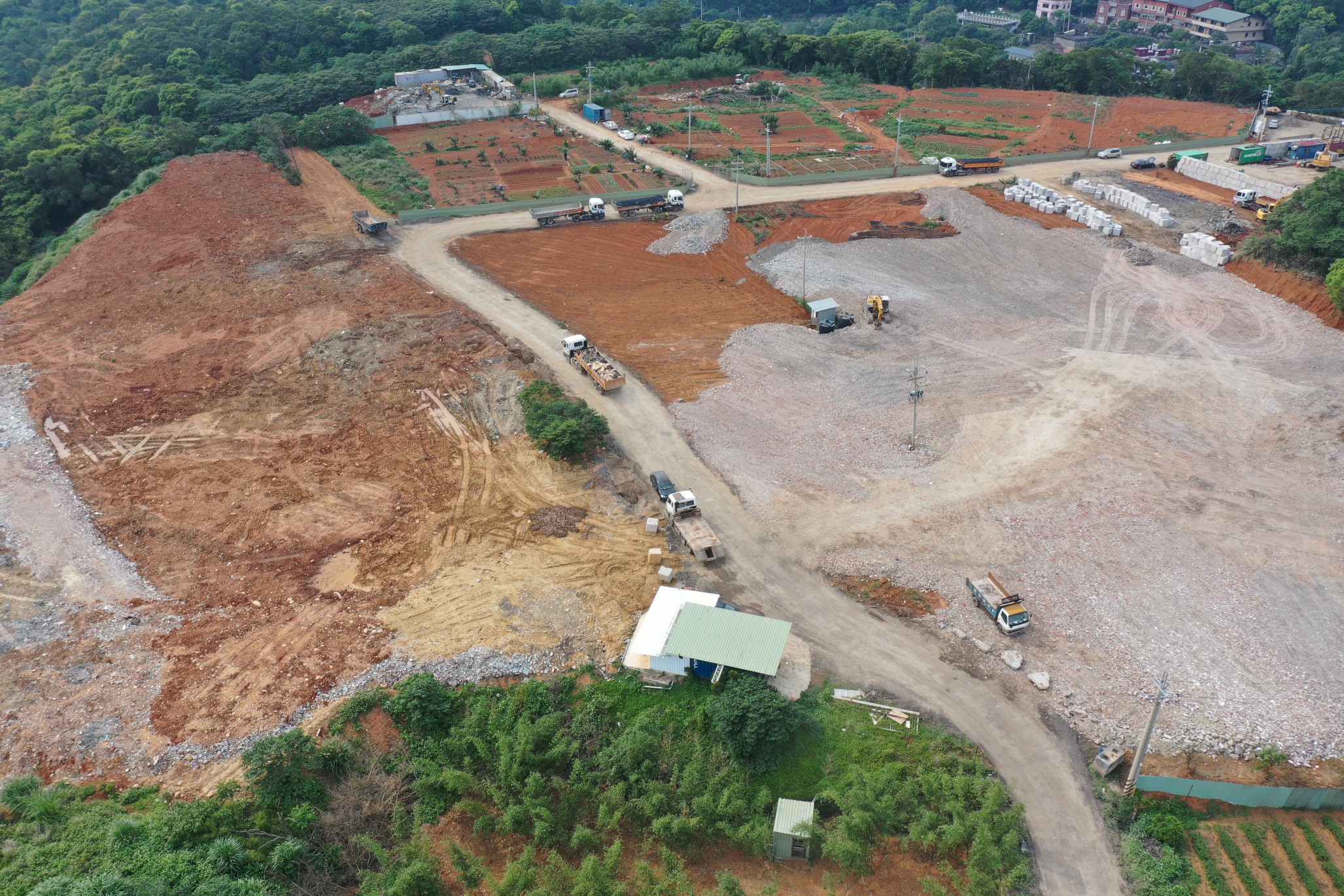 非法業者回填廢棄物產源多為大台北地區拆除、裝潢工程產生的營建廢棄物.jpg