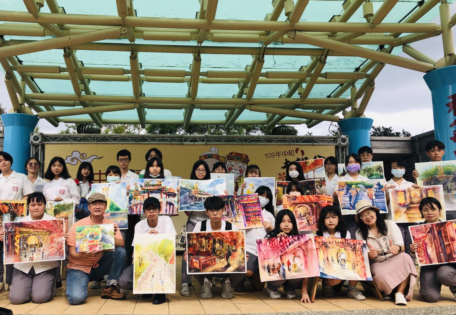 南山烘爐地立體停車場吸引逾400名繪畫好手齊聚南山烘爐地一同參與