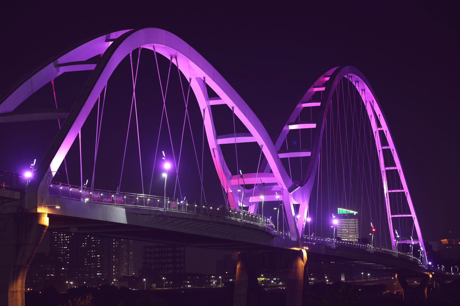 世界早產兒日(11月17日)新北於新月橋也將與各縣市同步點燈