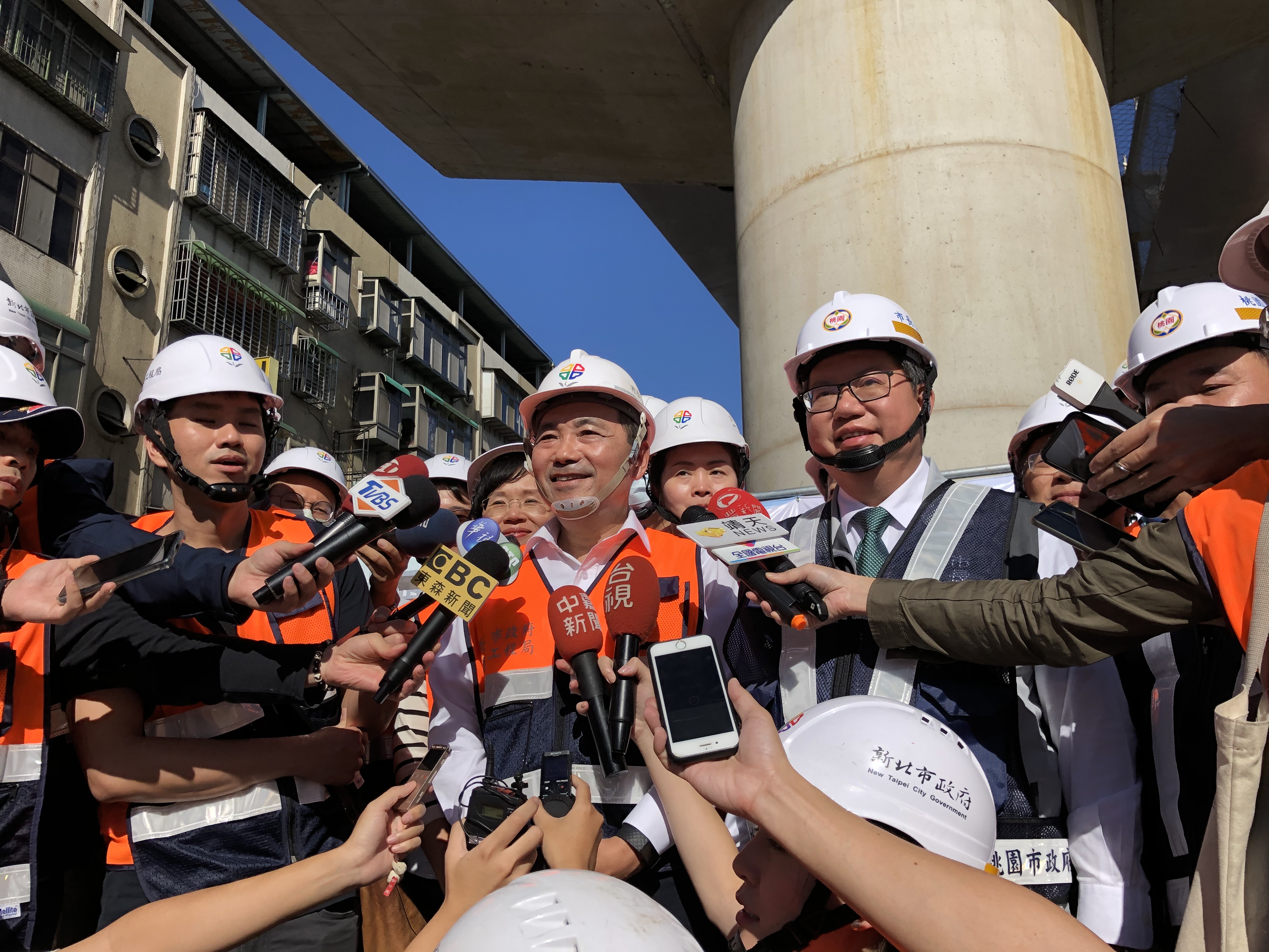 新北市長侯友宜與桃園市長鄭文燦接受媒體聯訪