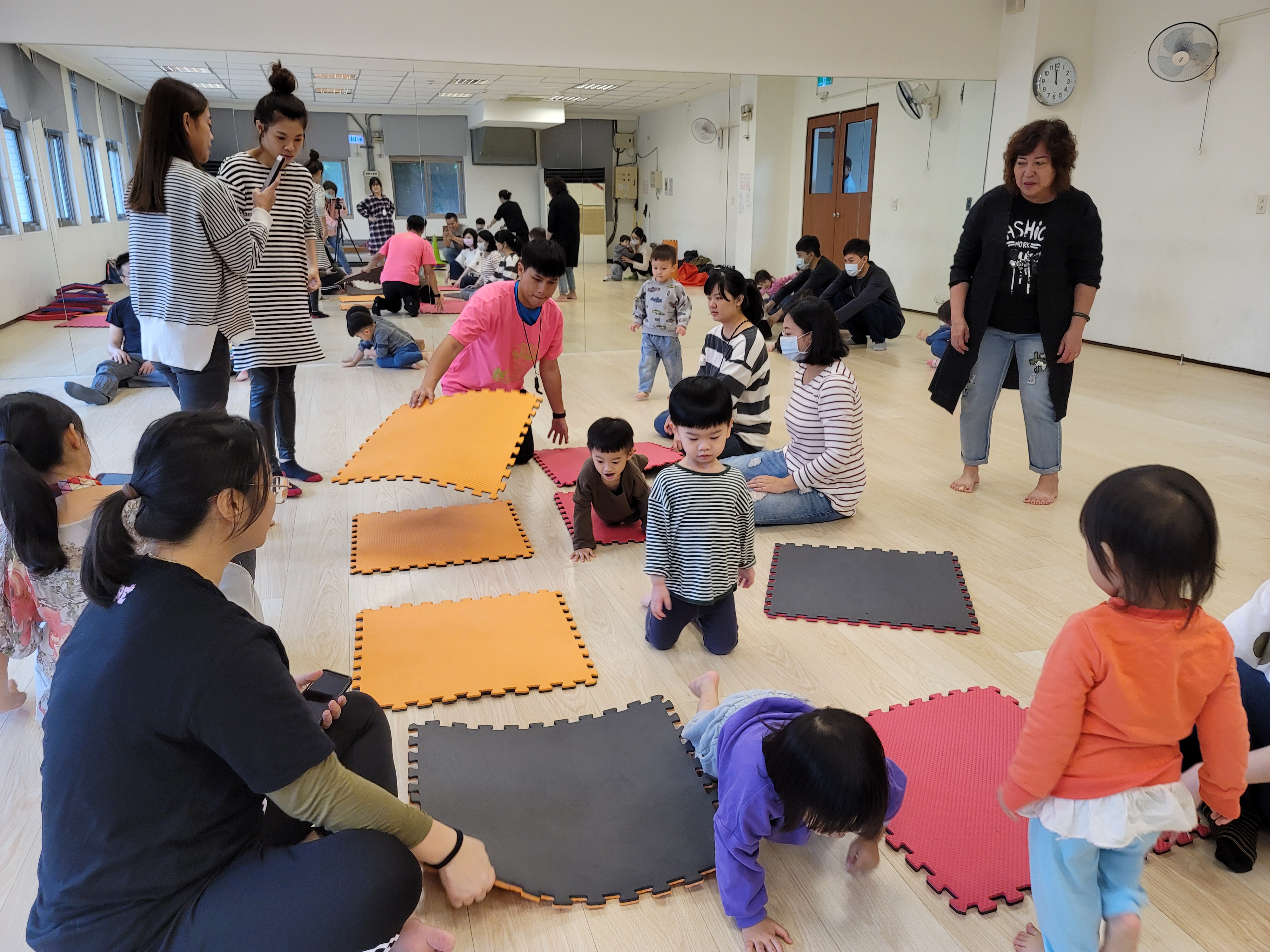 活動中心場館設施完備，教室空間大小都有，適合幼兒體適能課程(圖：板橋區莊敬市民活動中心)。