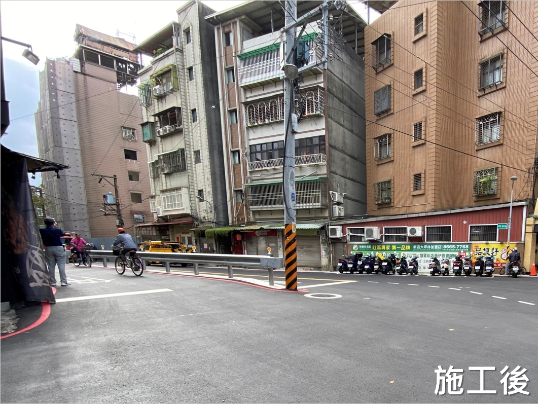 新店明德路和大豐路16巷口計畫道路上違建拆除後，路面平整路口視野開闊，大幅改善當地巷道交通安全，也確保消防救災動線進出順利。