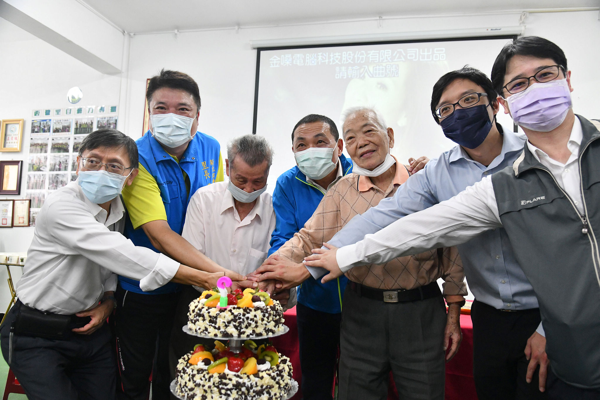 透過共餐互動、分享生活，以快樂的心情用餐有助食欲