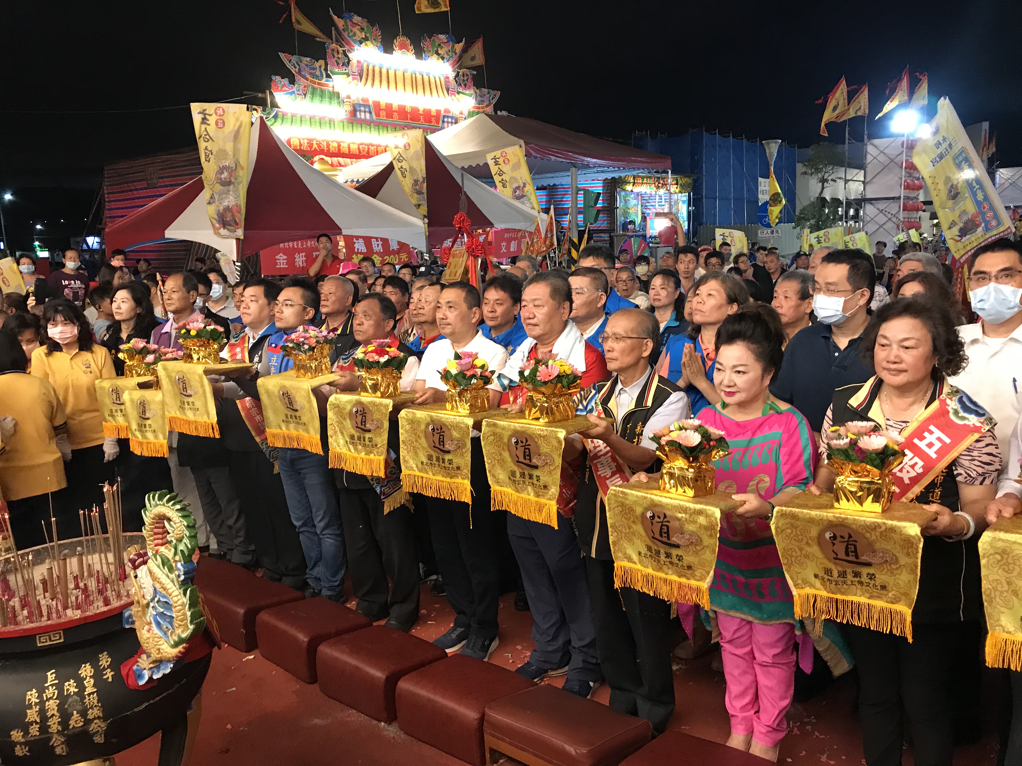 侯友宜表示感謝各參贊宮廟秉持玄天上帝慈悲濟世精神，發揚玄天上帝信仰力量，庇佑國泰民安。