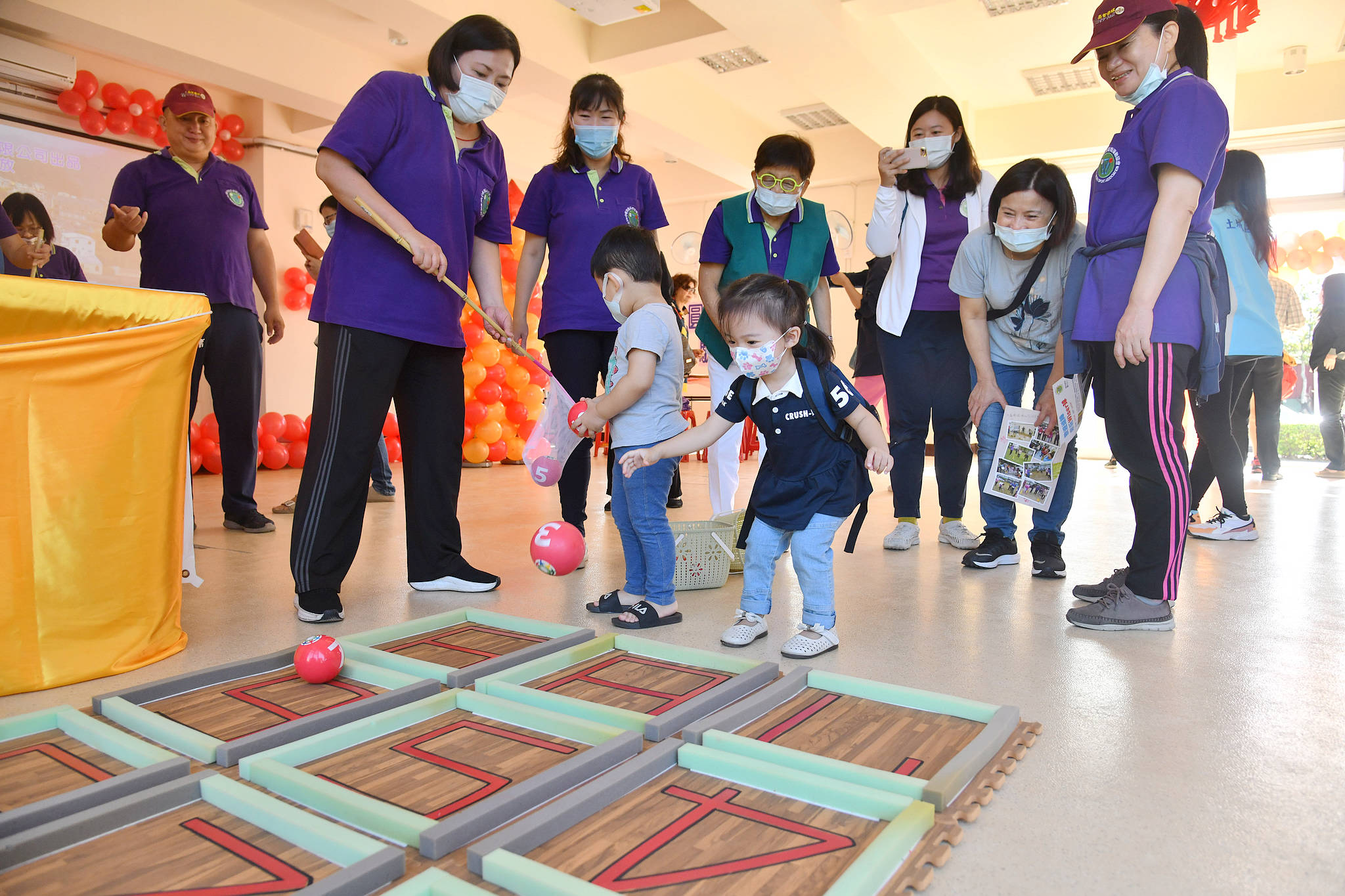明德市民活動中心位於土城重劃區內，可作為市民活動場地及社區照顧關懷據點。