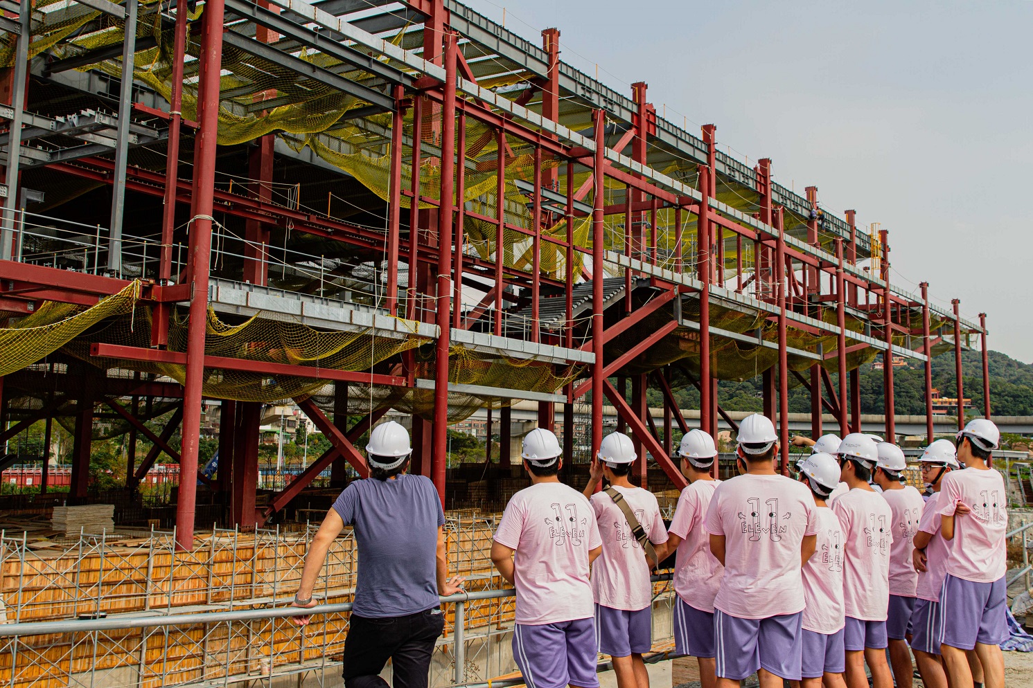現美術館建築設計大元聯合建築師事務所與營造廠久年營造股份有限公司講解美術館的空間規劃與建材特色