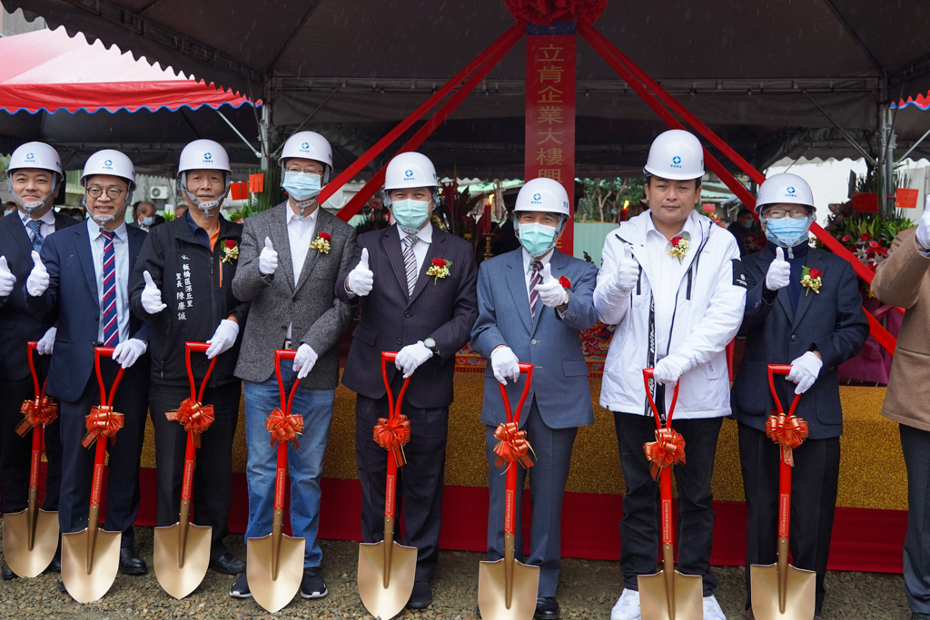 與會貴賓合影(左5：新北市吳明機副市長、立肯企業廖炳榮董事長)