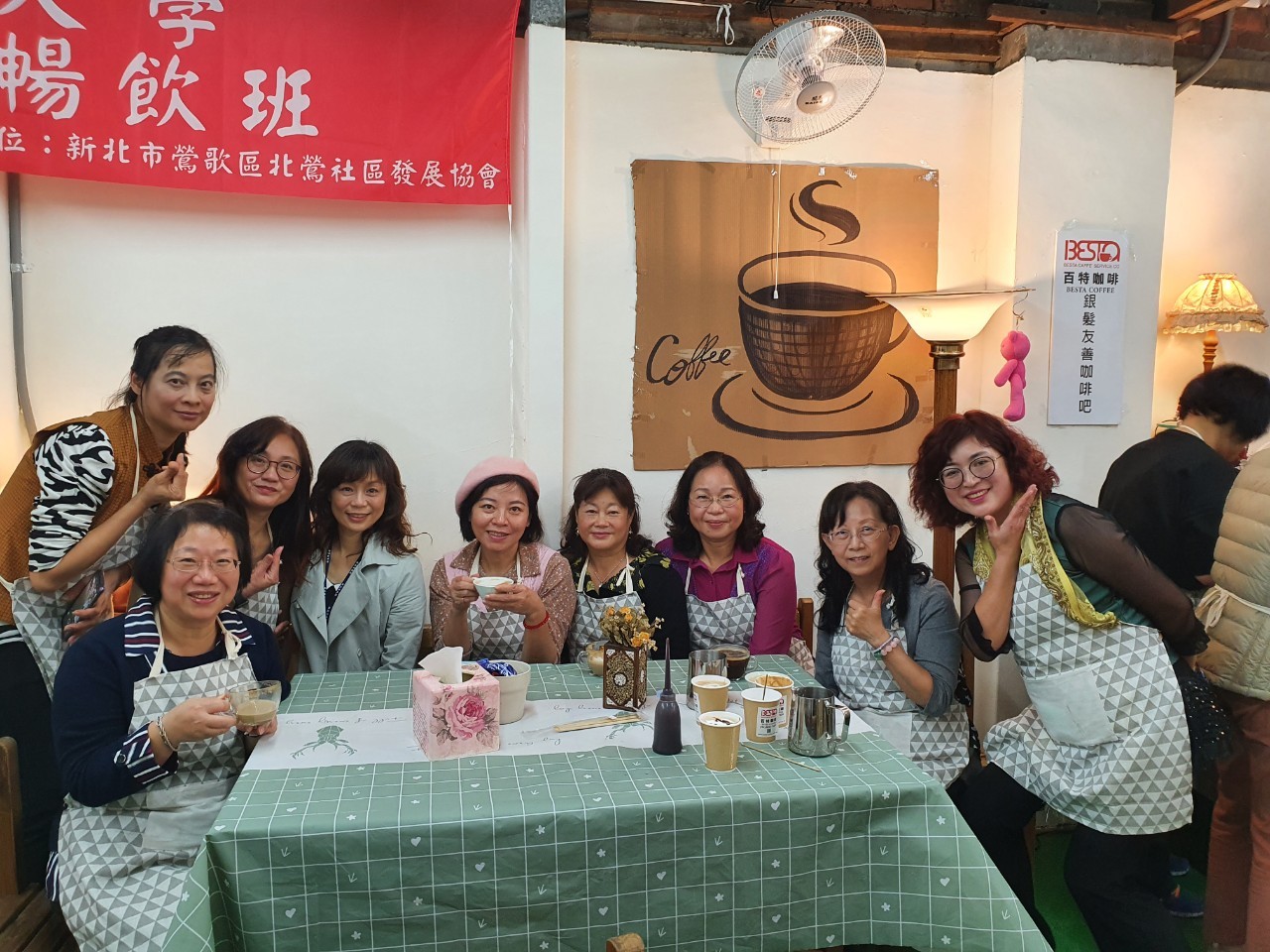 區長施明慧與北鶯社區團隊合影