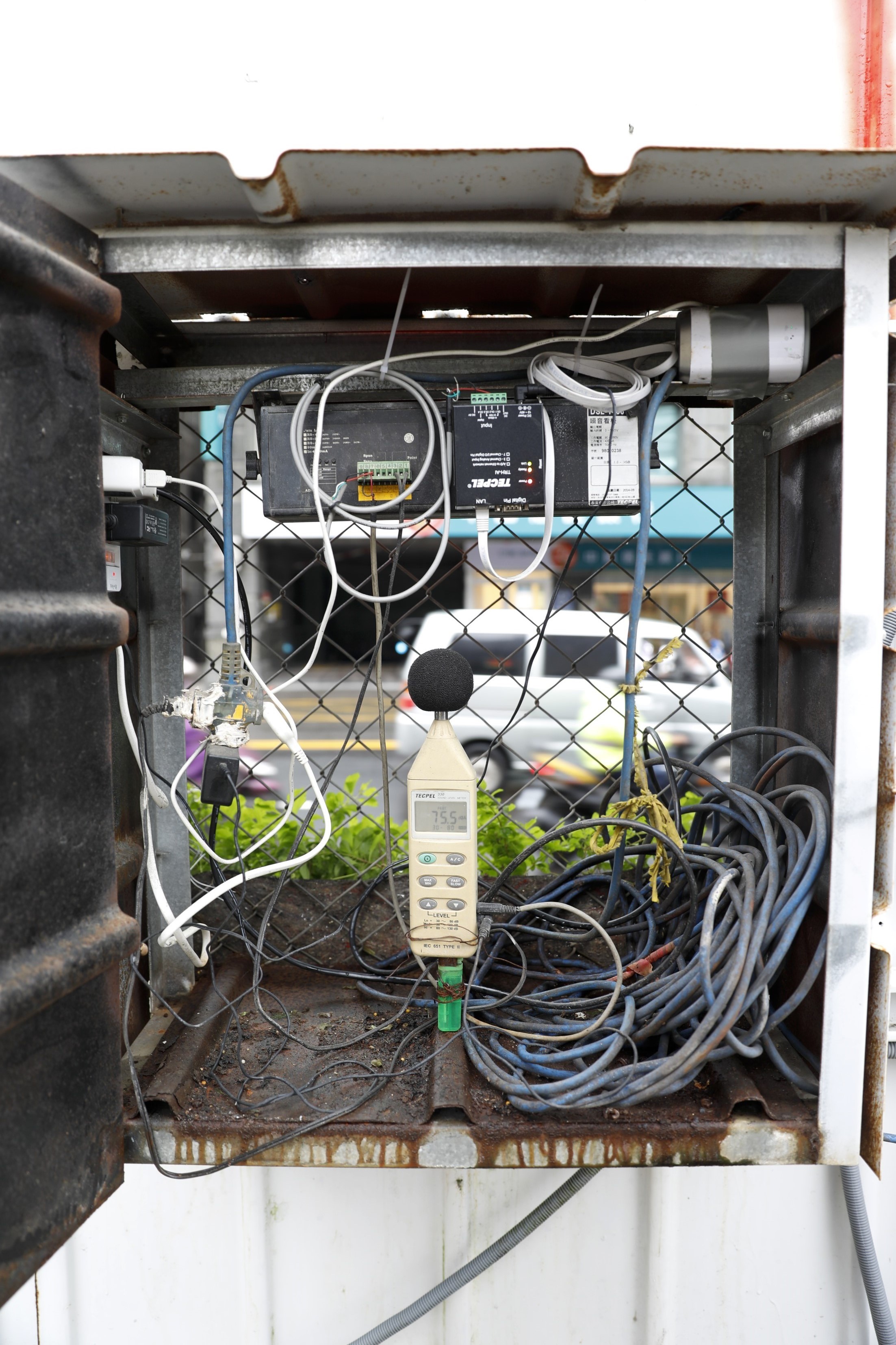 即時噪音監測設備，每 10 秒鐘更新感測器數值.jpg