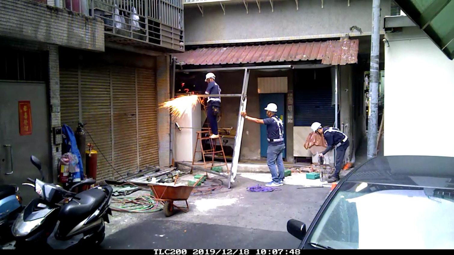 針對少數不配合用戶則由違章建築拆除大隊辦理認定違建事項及評估優先處理次序