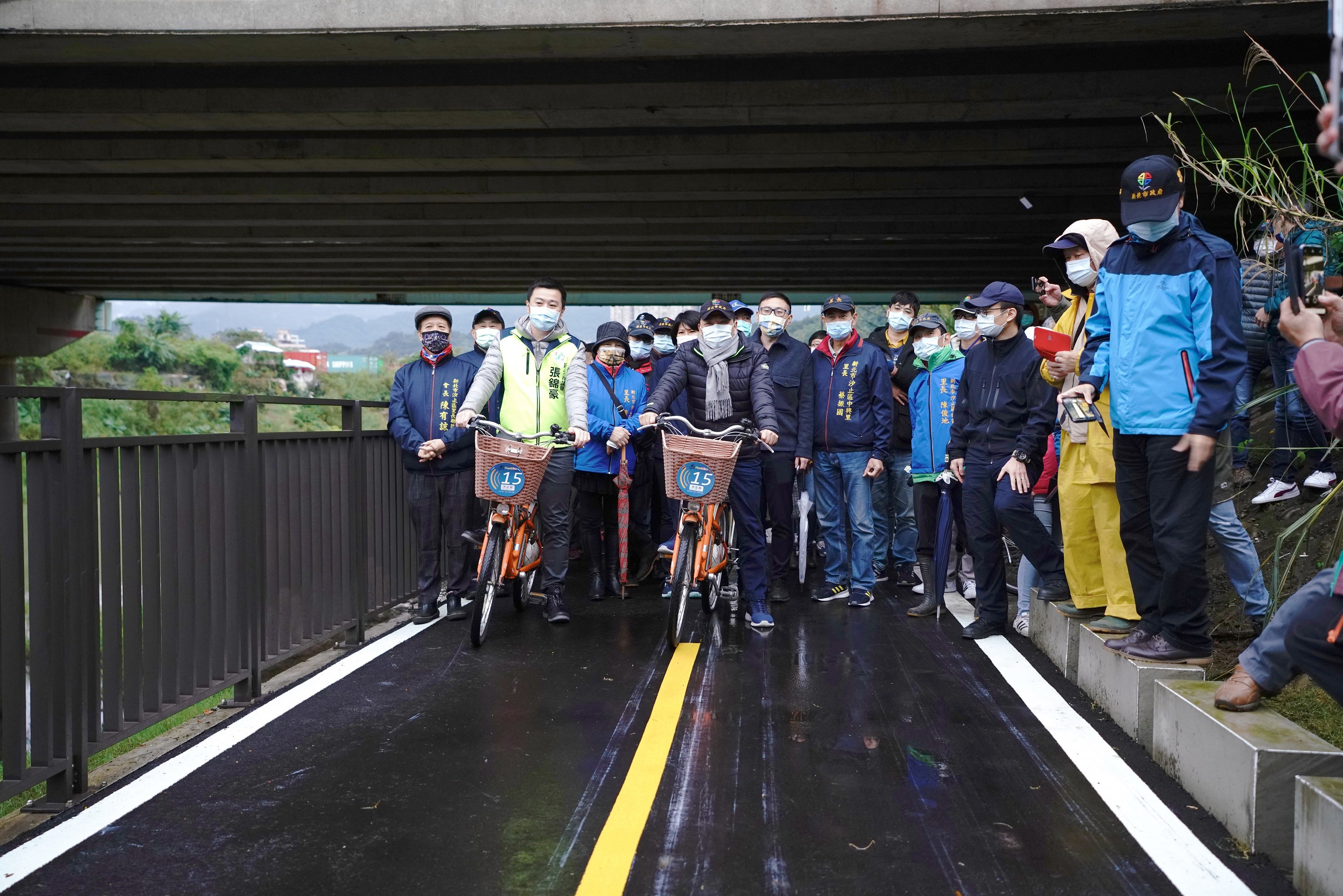 該路段原本為市區通行道路，有鑑於此，市府爭取前瞻經費改善該路段自行車道通行條件