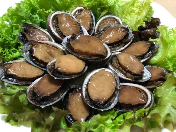 圖三 貢寮區漁會九孔滷鮑解凍即可食用，只要980元免運費