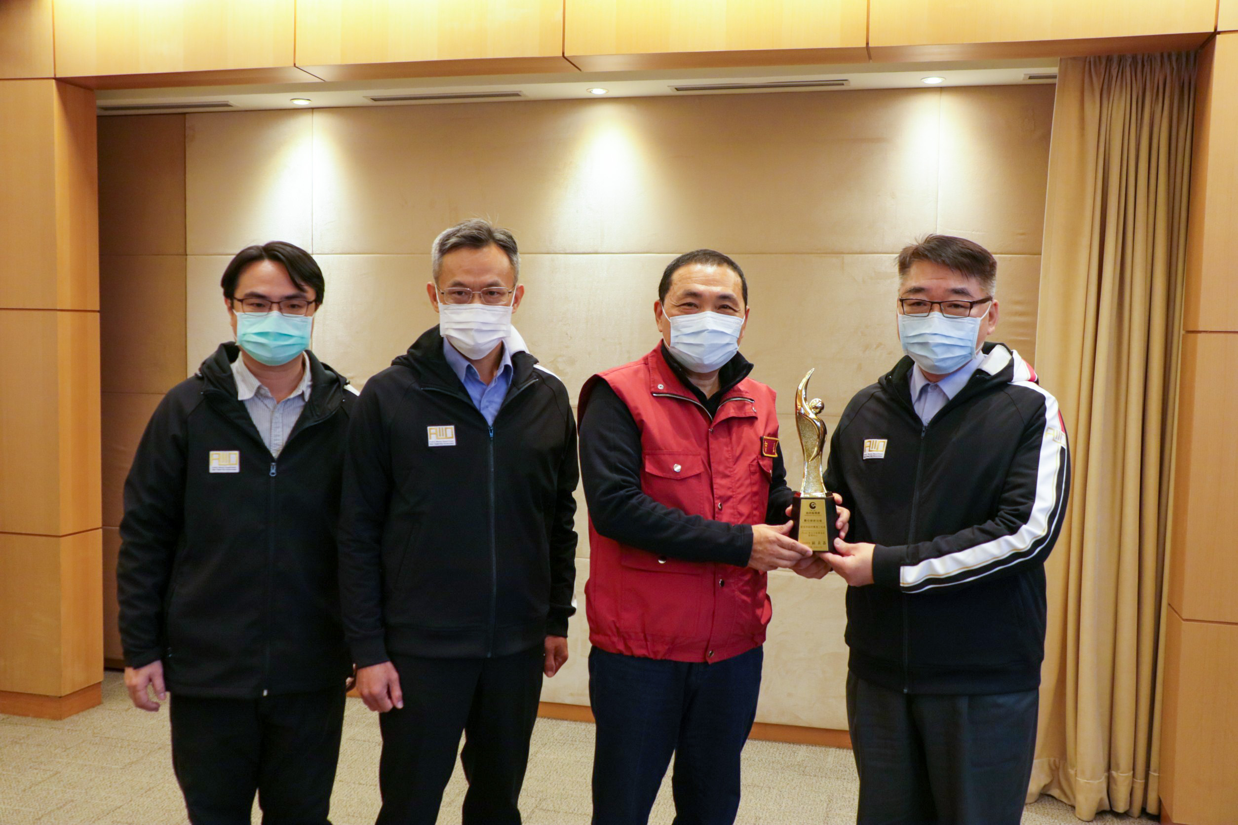「iRoad新北市智慧道路管理中心」參加行政院舉辦的第三屆政府服務獎，奪得數位創新加值組首獎殊榮。