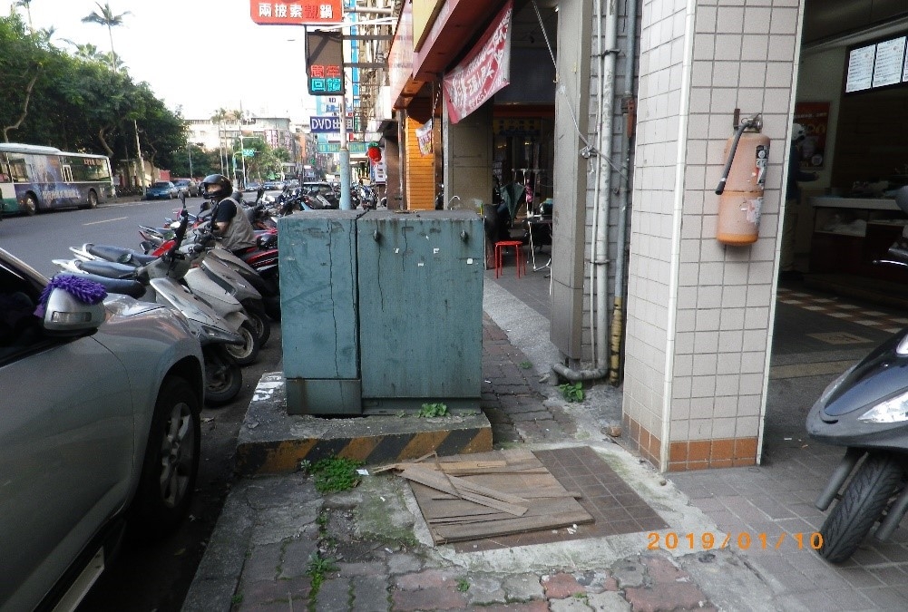 板橋區國慶路變電箱改善前照片。