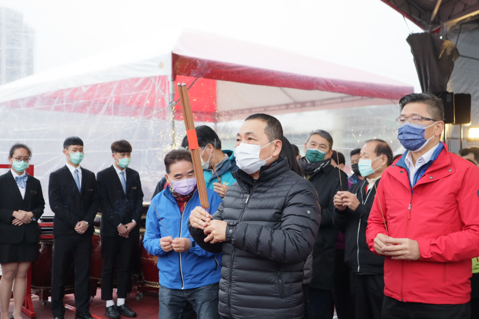 新北市長侯友宜於今(11)日前往東湖國小預定地主持開工典禮，期許工程如期如質完工。