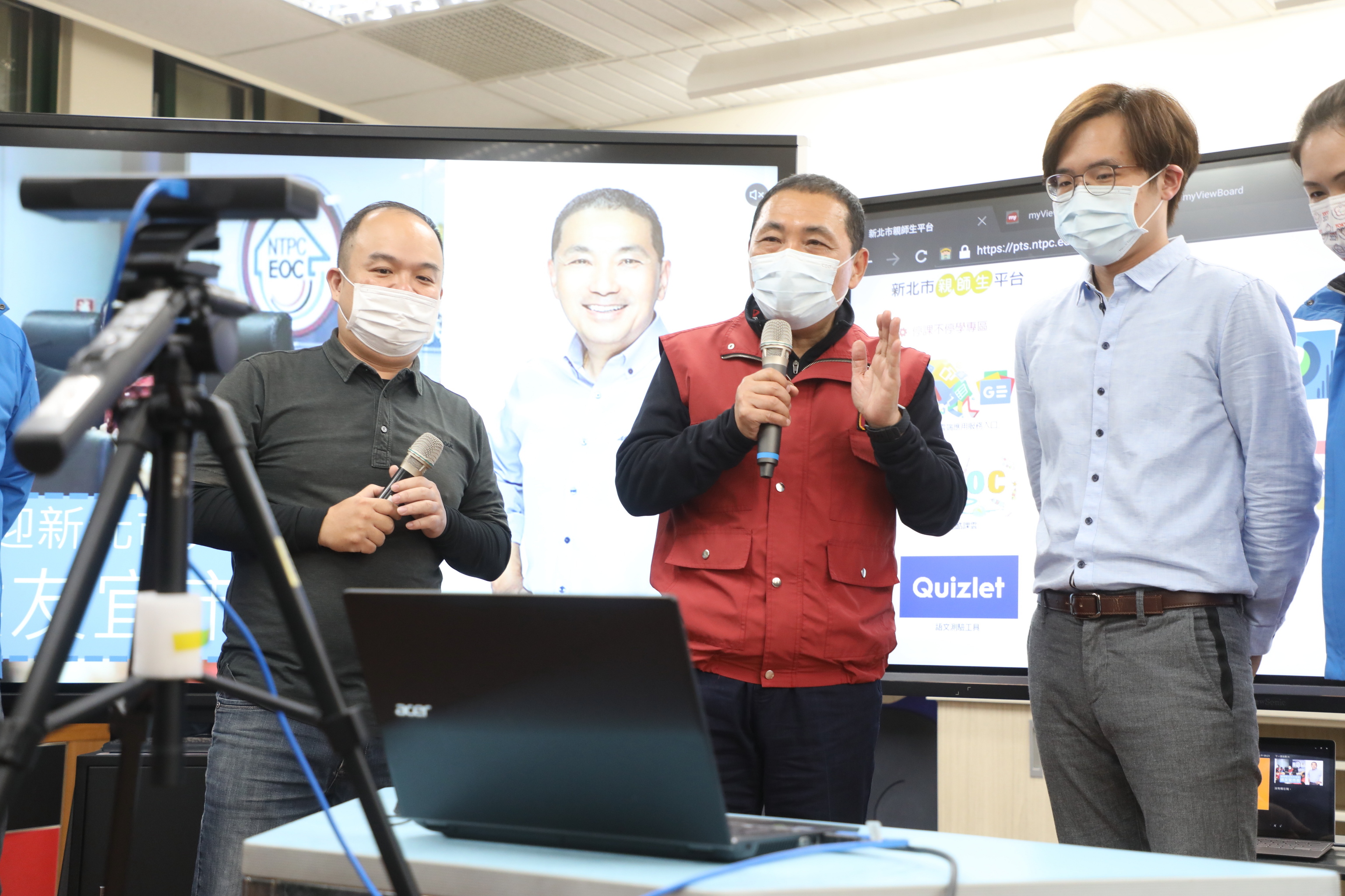 因應疫情發展侯友宜市長視察學校線上教學準備工作