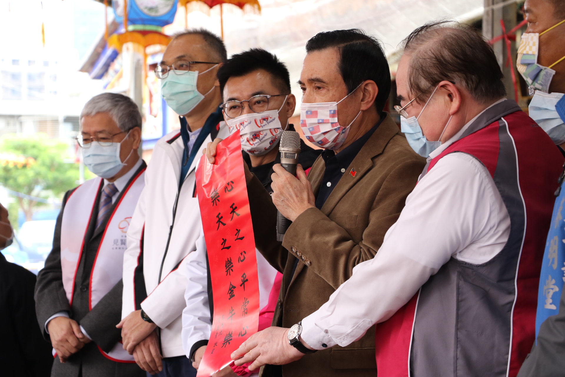 馬前總統致贈長輩春聯  並解釋其中意涵
