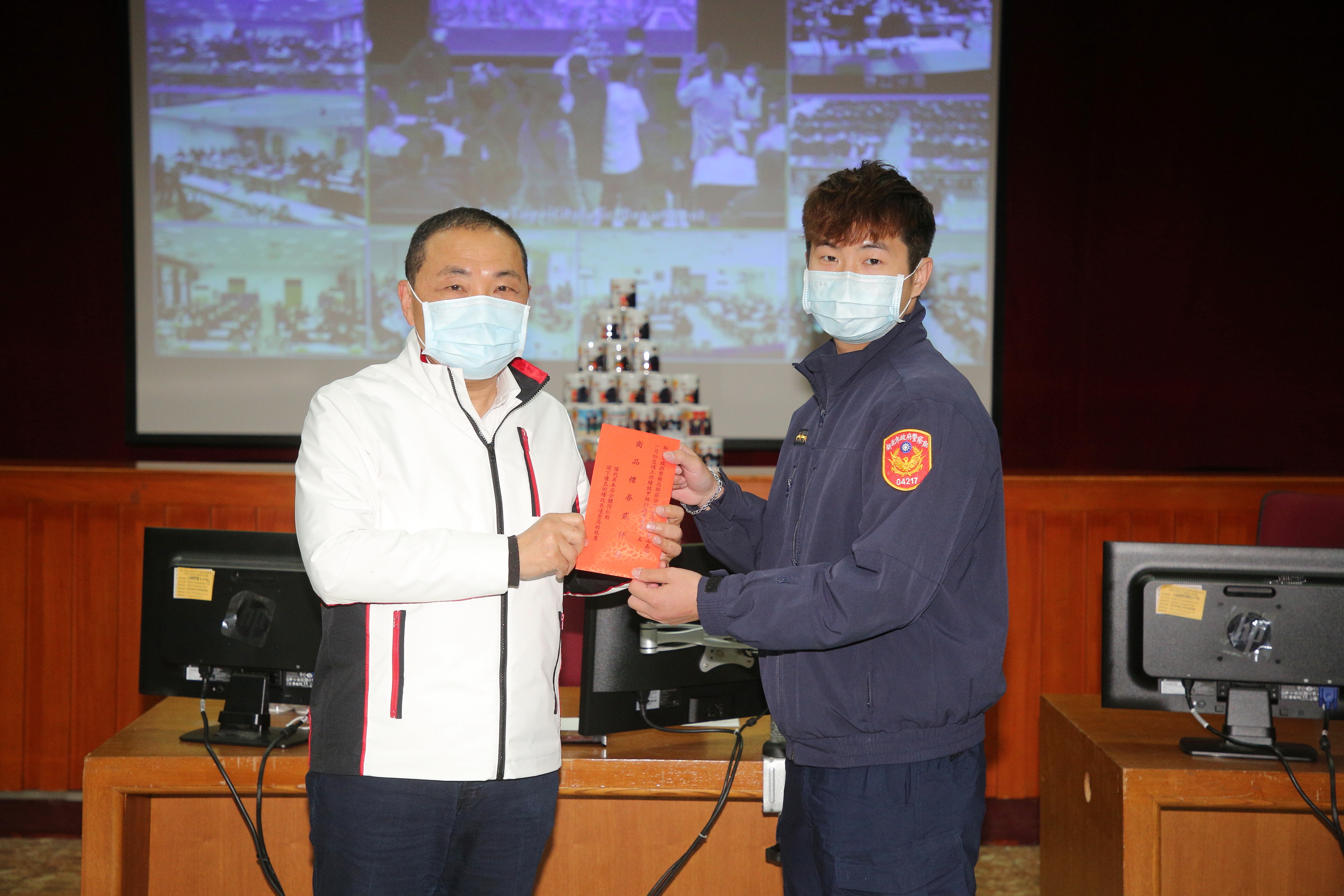 侯友宜市長頒獎表揚績優員警，感謝所有員警為市民的付出