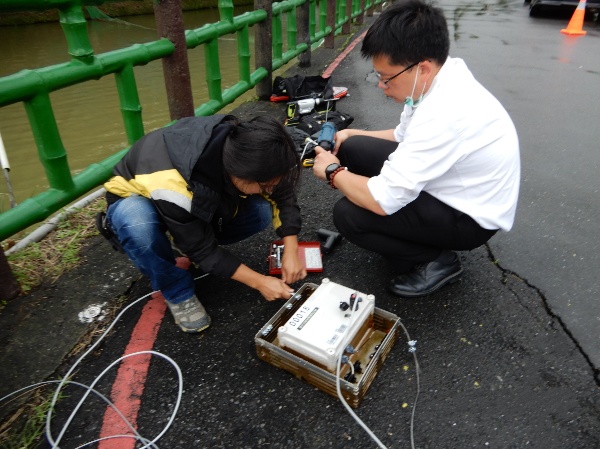 2.水質感測器機動搭配電信通訊、水質分析及AI等技術，長時間監測pH值、導電度、溫度及溶氧等數值.jpg