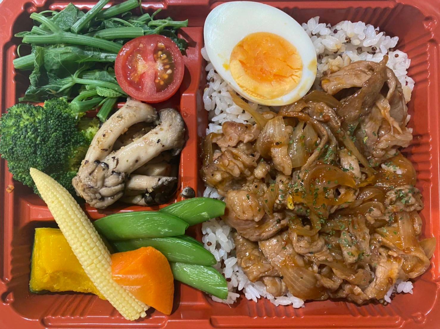 三重三丘銀髮俱樂部推出的健康餐盒  非常養生可口  讓銀髮族食指大動
