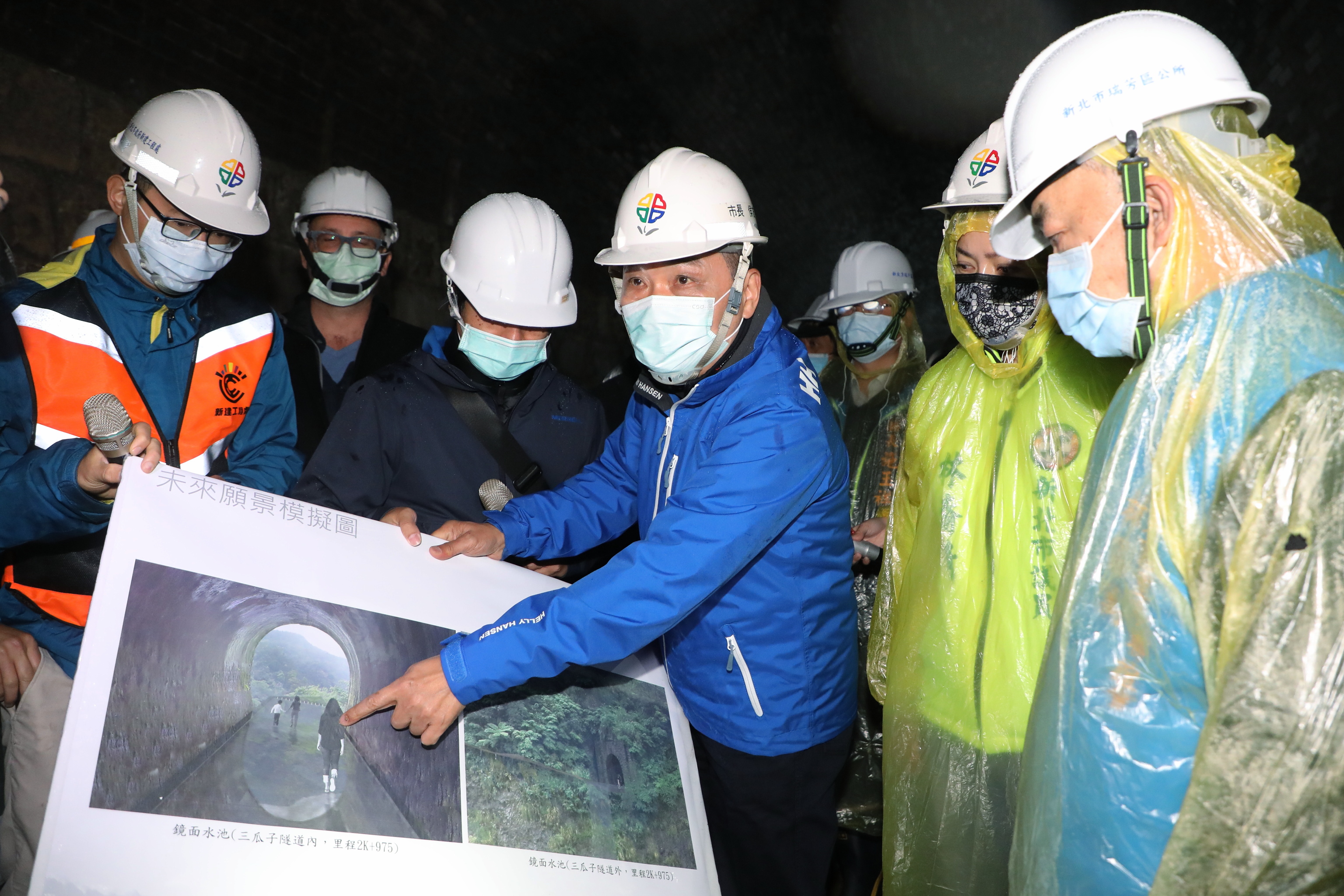 視察瑞芳區三貂嶺自行車道工程，侯友宜市長聽取工程簡介。